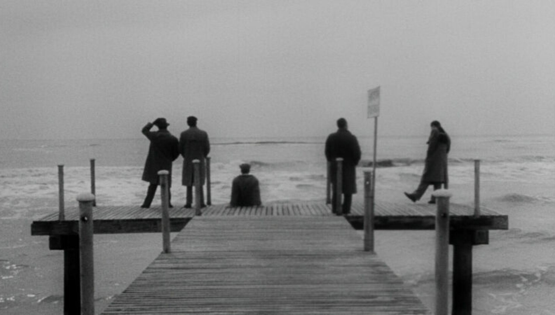 Итальянские каникулы.
100-летие Федерико Феллини
«Маменькины сынки», художественный фильм