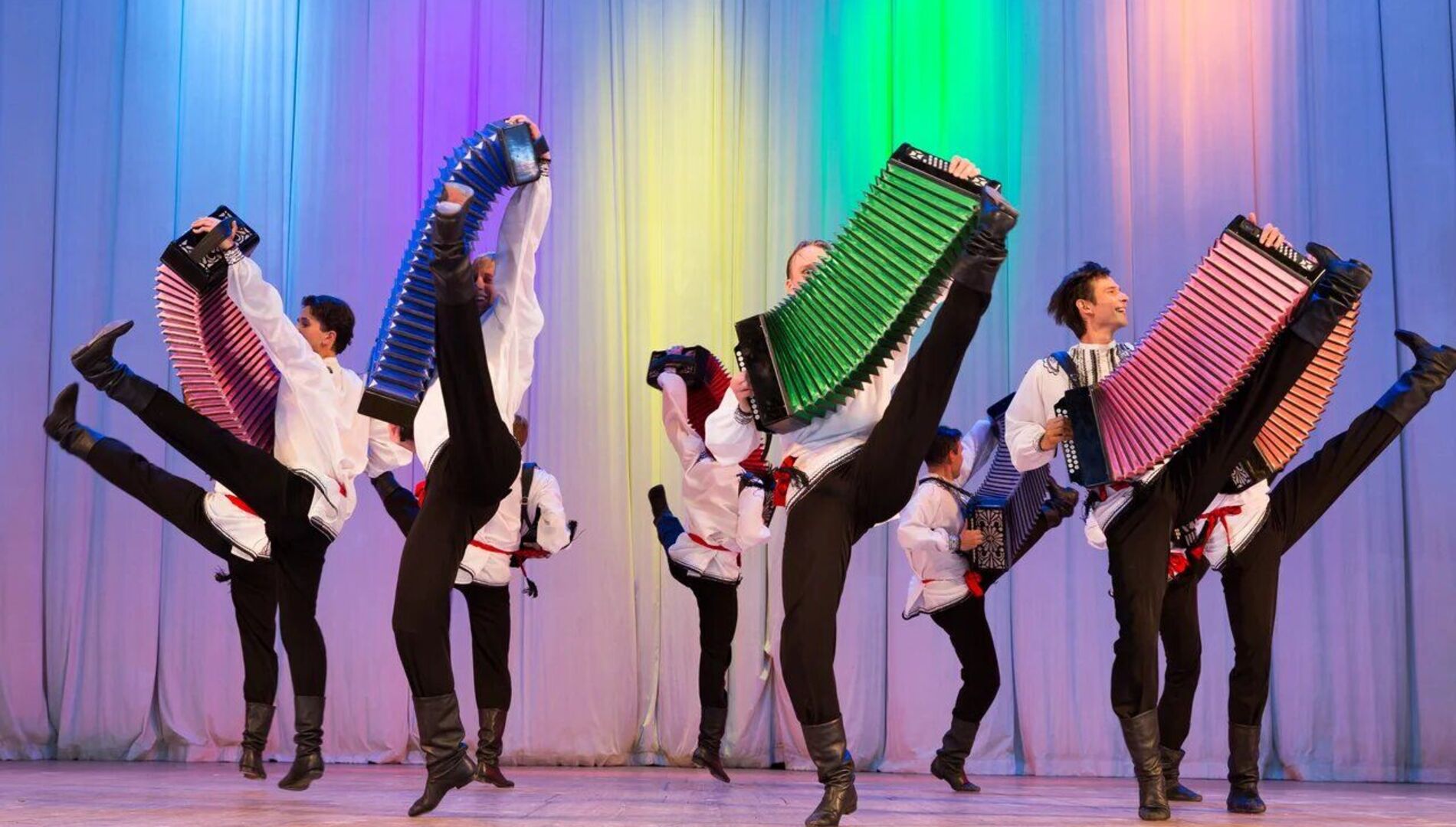 Государственный академический
хореографический ансамбль «Берёзка»
имени Н. С. Надеждиной