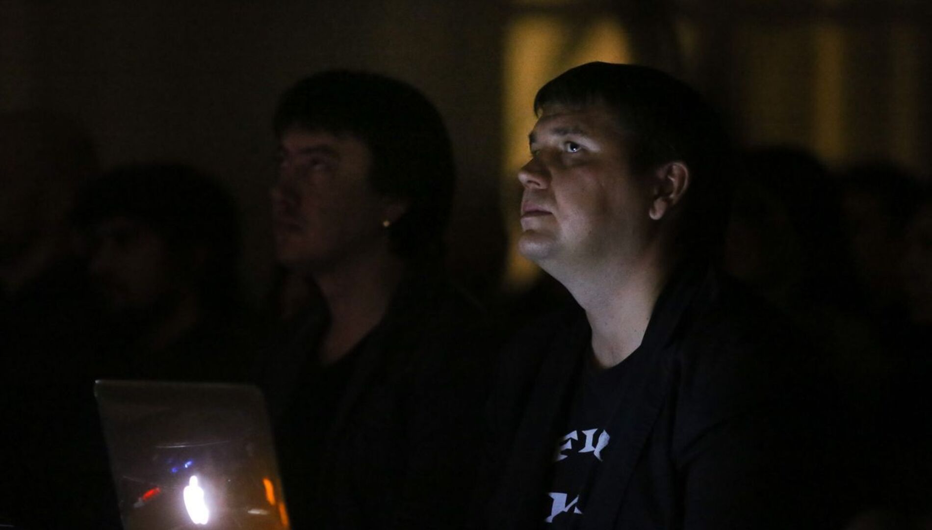 Концерт отменен
Николай Попов.
Осторожно! Под напряжением