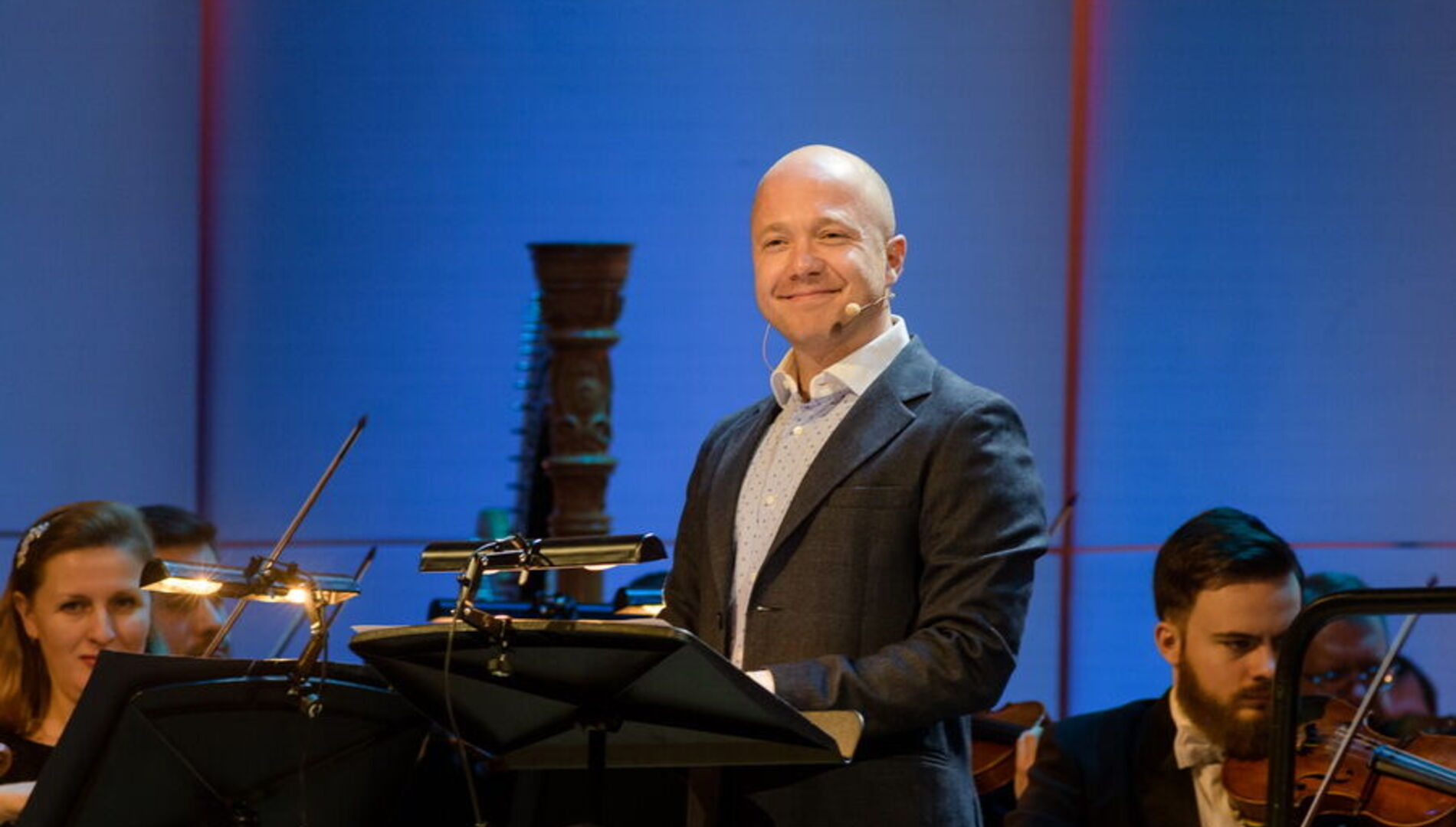 Сказки с оркестром.
Валерий Шульжик – «Приключения Фунтика». Читает Евгений Стычкин