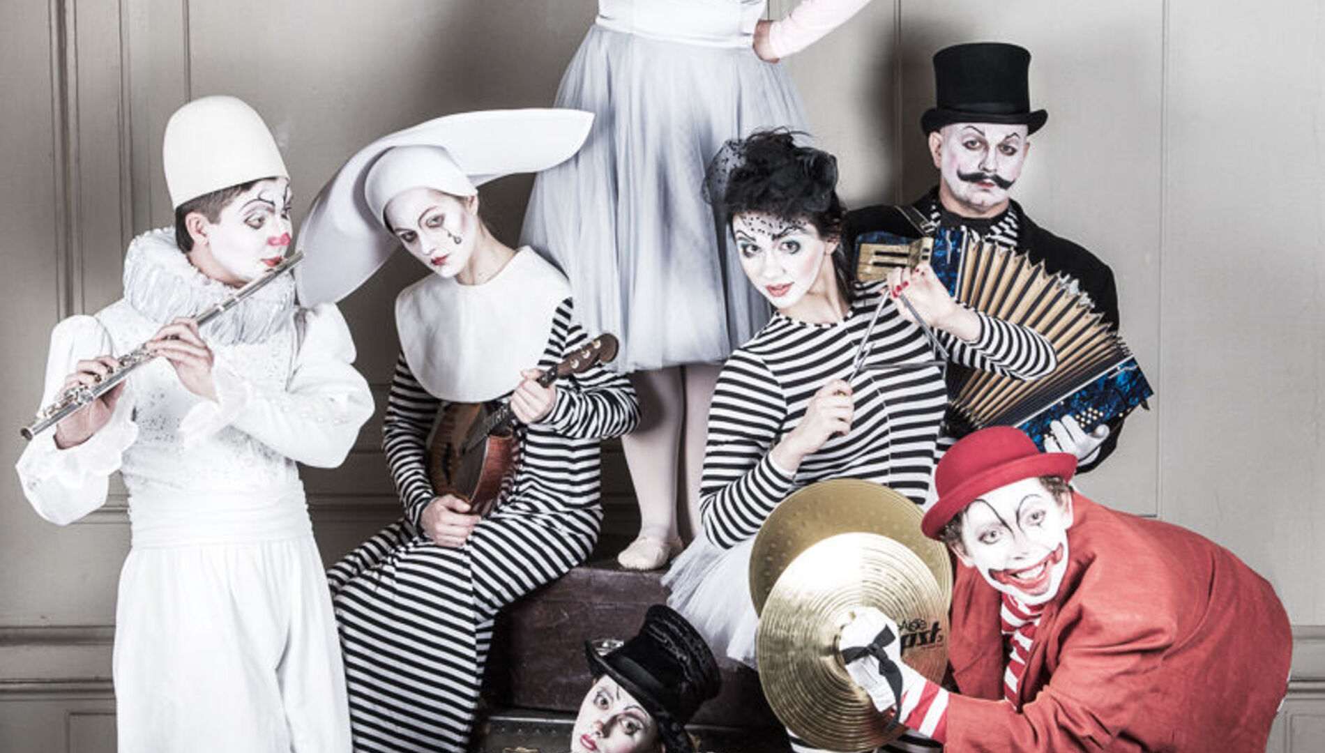 Фестиваль новогодних каникул «Ёлка»
Новогодняя сказка для ёжика с оркестром