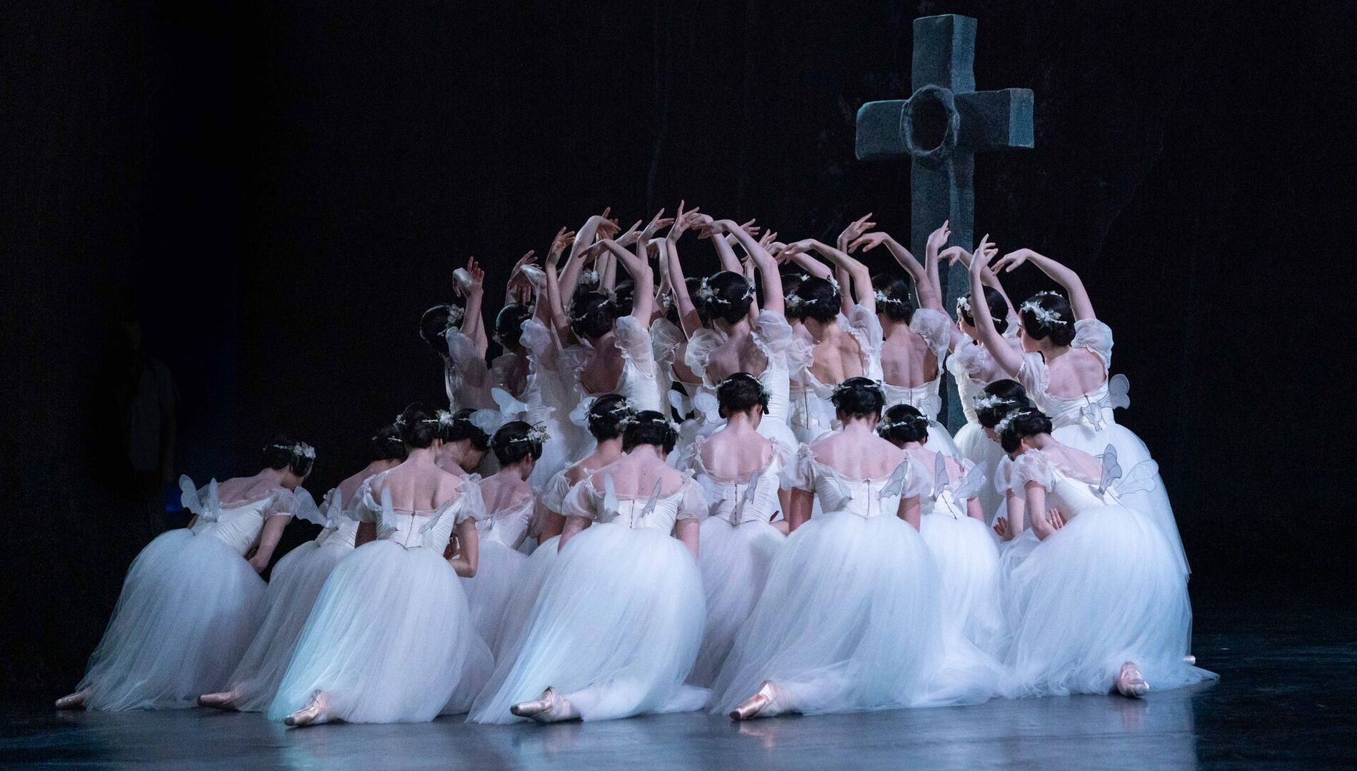 Доротея Жильбер и Матье Ганьо
в балете Адольфа Адана «Жизель»