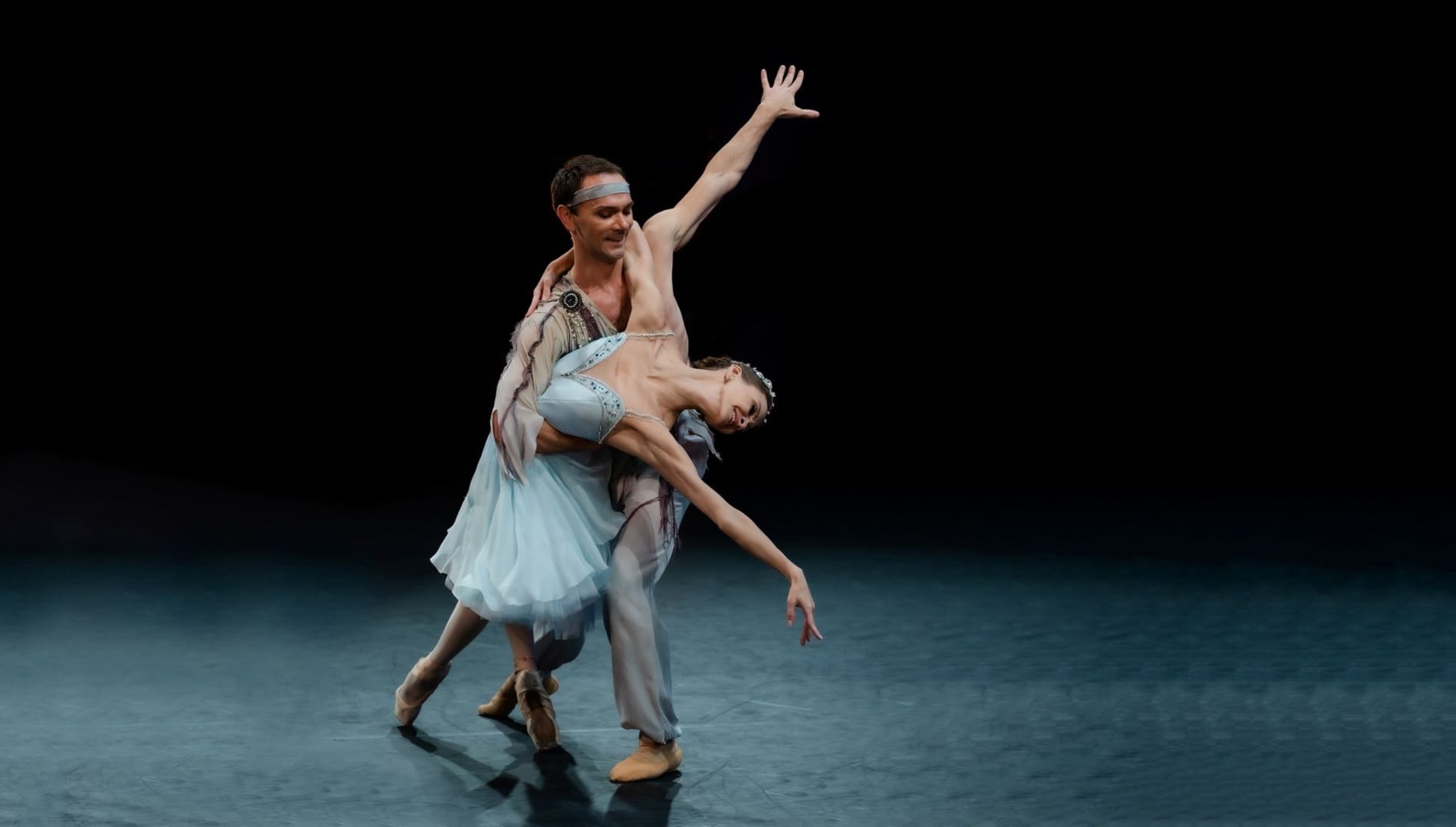 Творческий вечер «20/15 вместе».
Анастасия Сташкевич и Вячеслав Лопатин.
20 лет творческой деятельности на сцене
и 15 лет совместной жизни