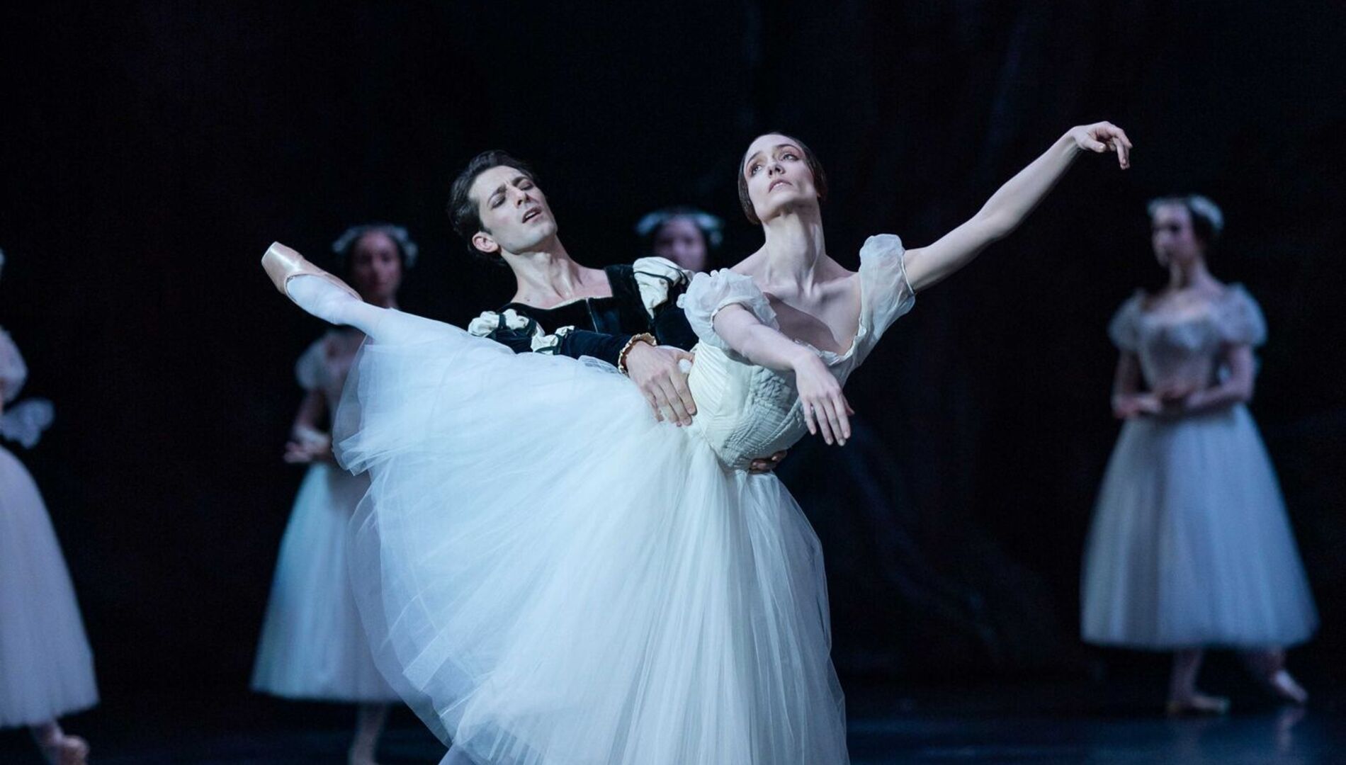 Доротея Жильбер и Матье Ганьо
в балете Адольфа Адана «Жизель»