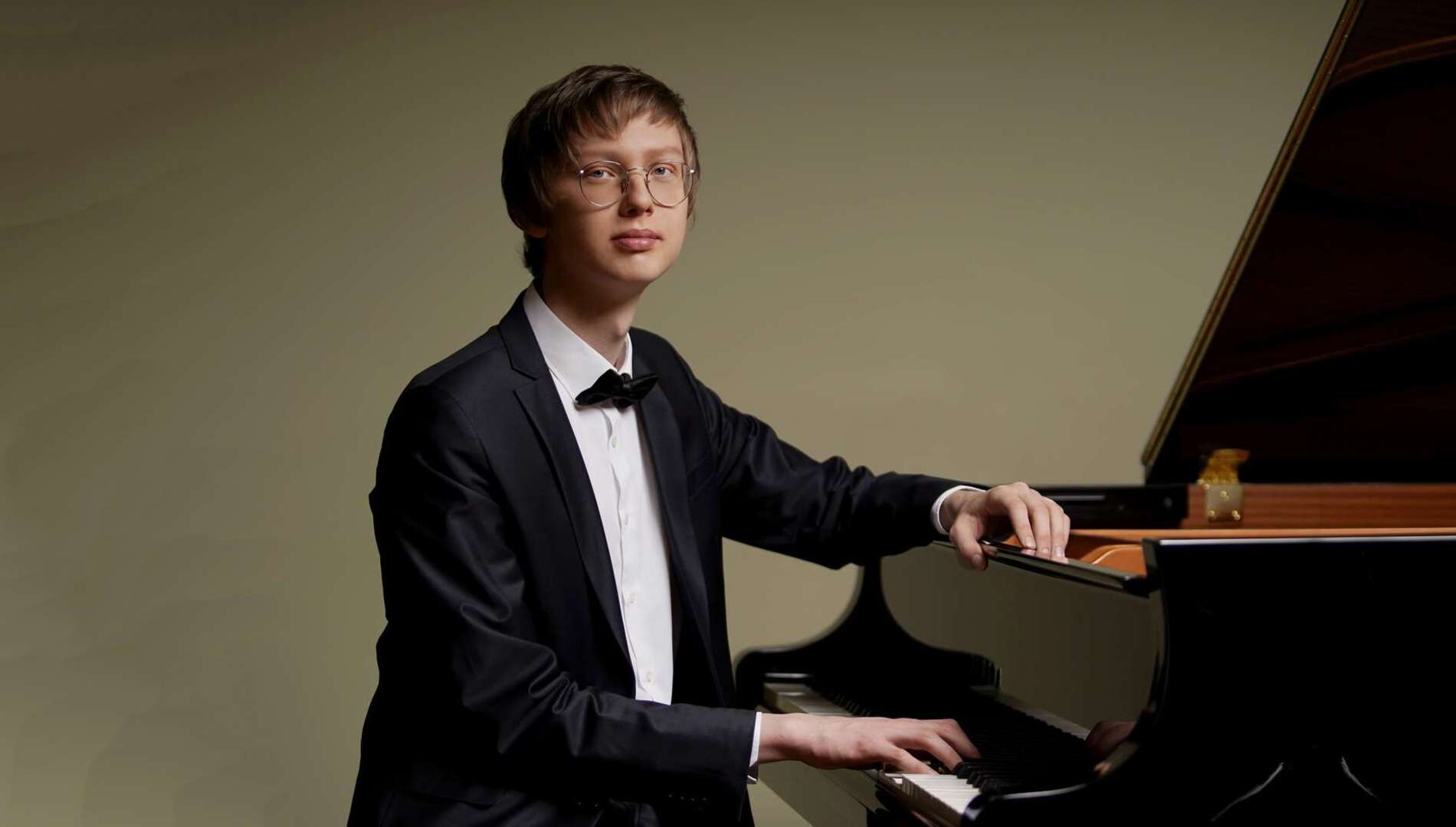 Владимир Маяковский – Сергей Есенин:
«А вы ноктюрн сыграть могли бы?»