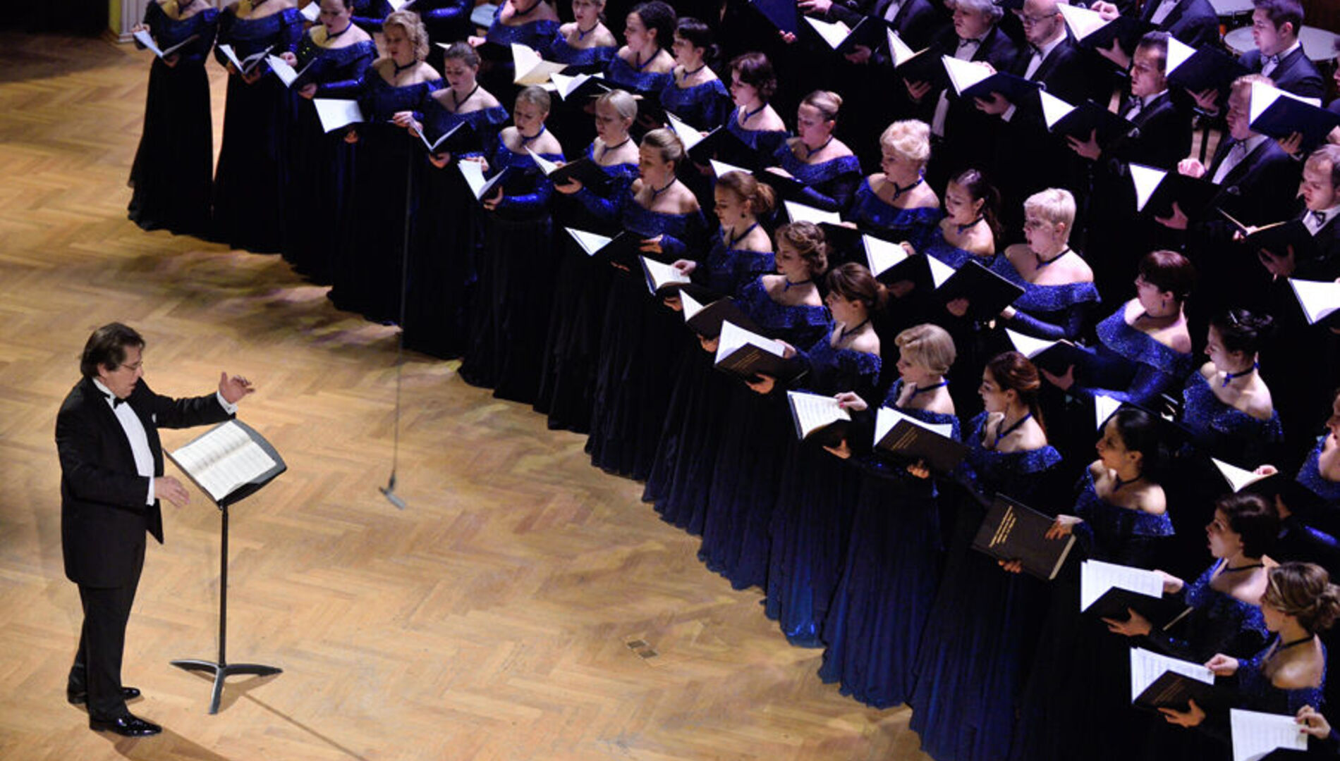 Musica sacra nova.
От модерна к первому авангарду.
Российский национальный молодежный симфонический оркестр, Фёдор Леднёв