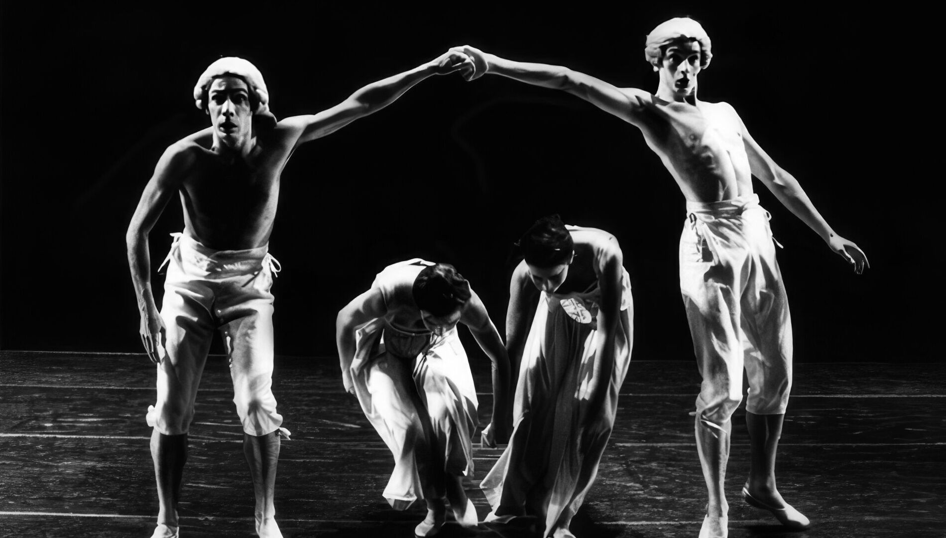 Иржи Килиан: Ироничные танцы.
Музыка Моцарта, Бизе
Хореографические миниатюры