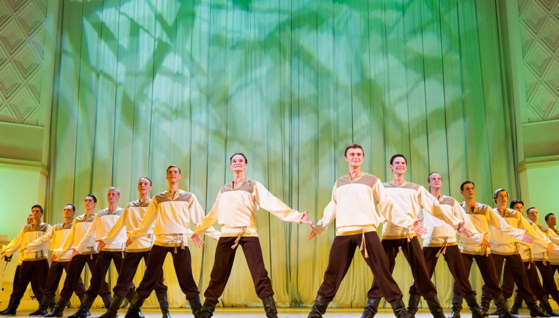 Государственный академический
хореографический ансамбль «Берёзка»
имени Н. С. Надеждиной