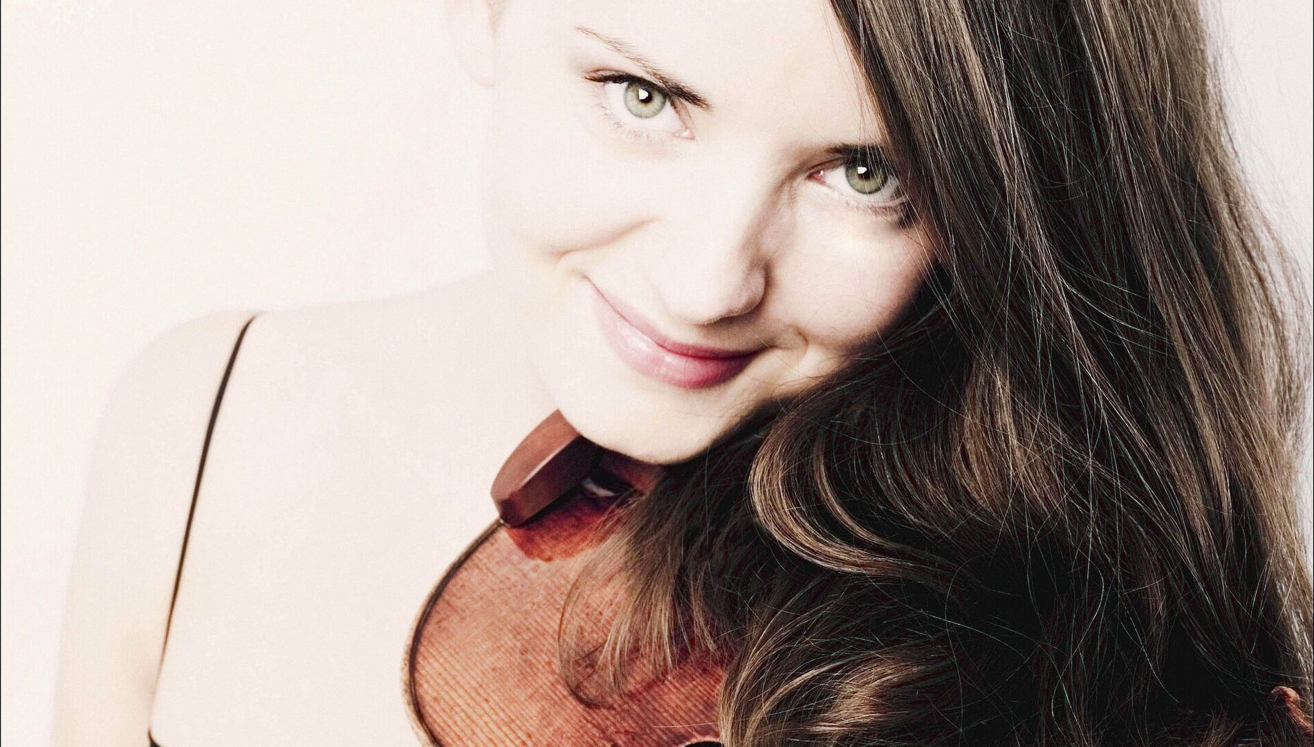 Люксембургский филармонический оркестр,
дирижер Василий Синайский,
Байба Скриде (скрипка)