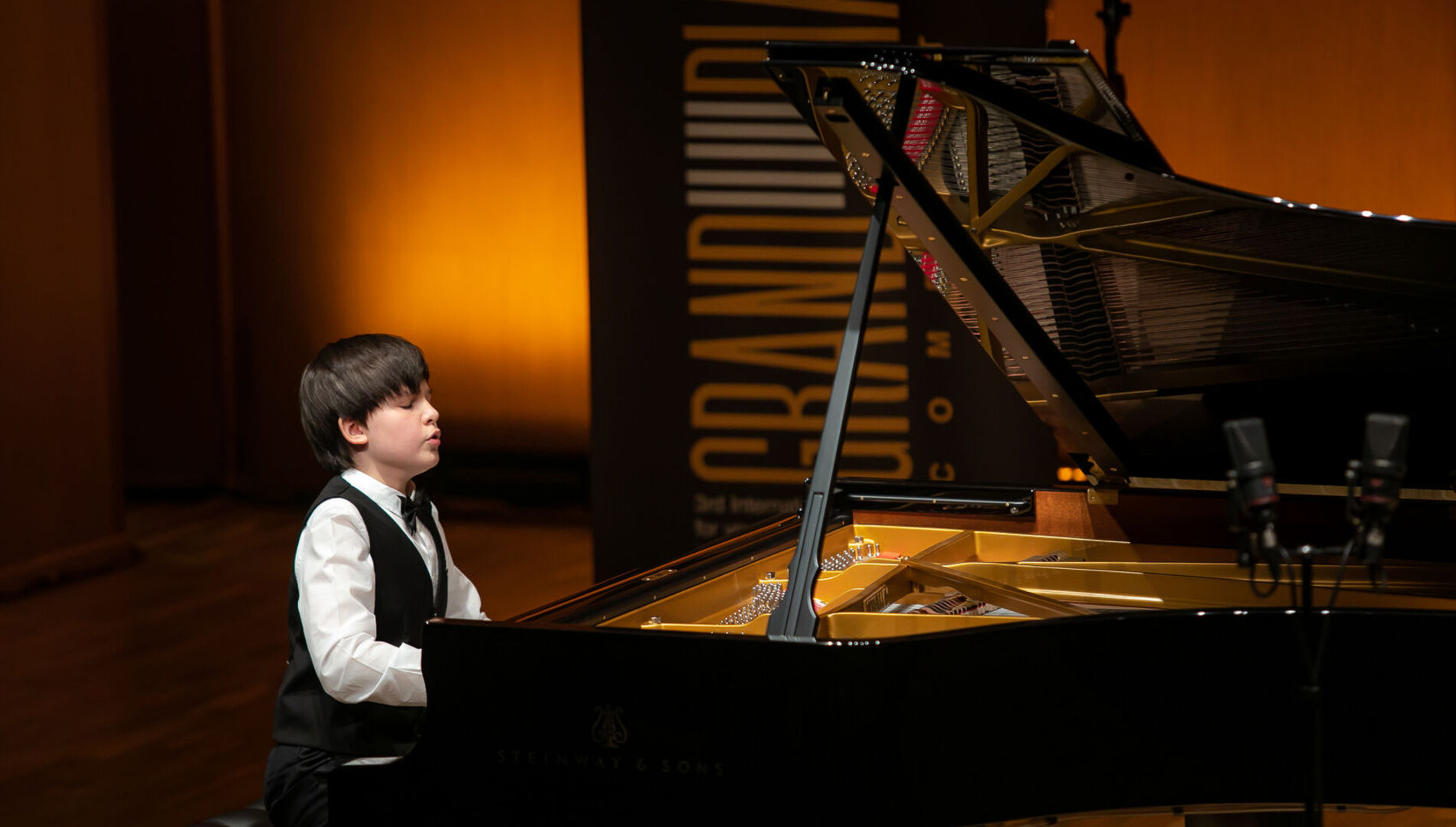 III Международный конкурс
молодых пианистов
Grand Piano Competition. Церемония награждения, концерт-закрытие