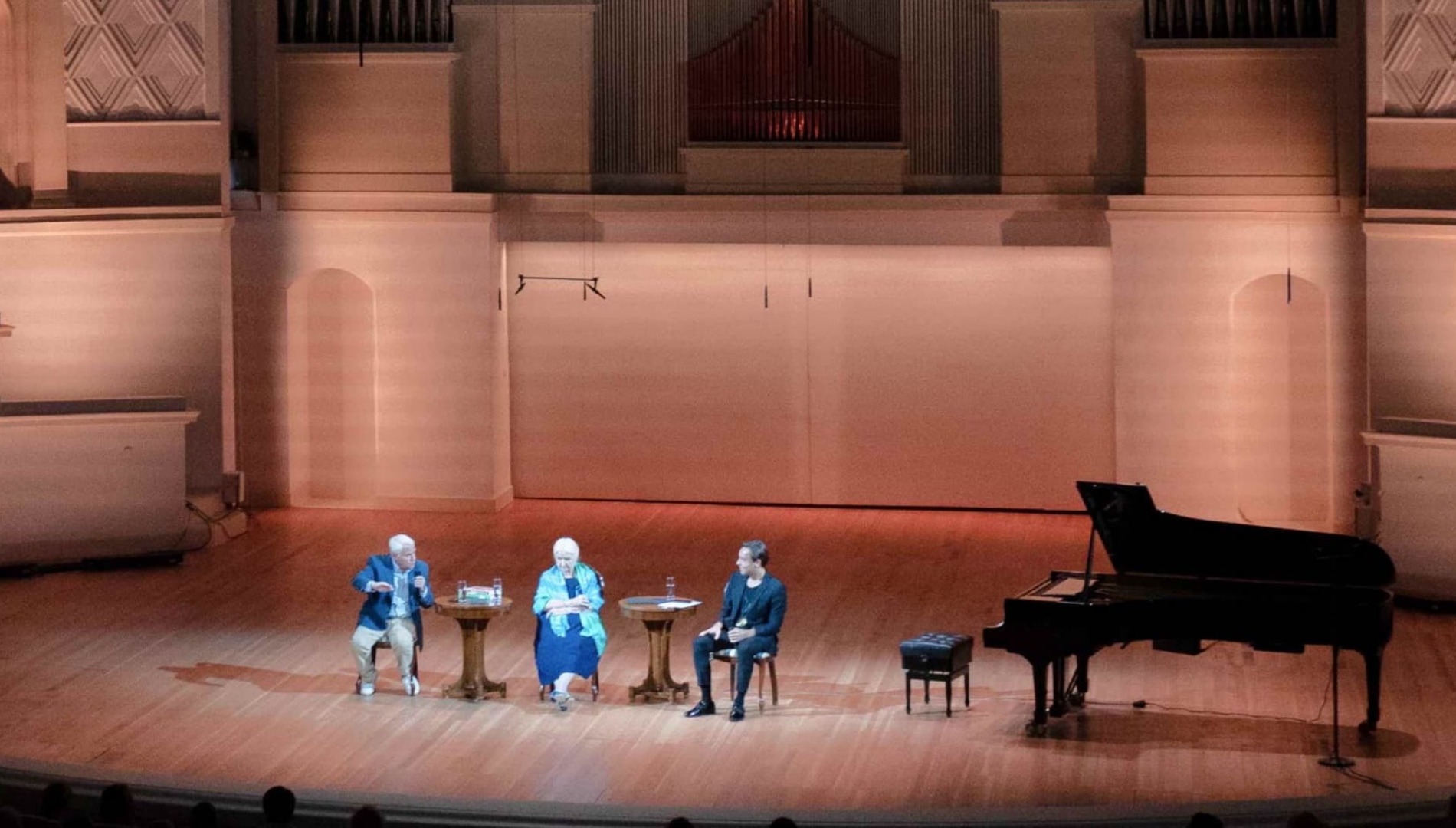 «Прямая речь» представляет:
«Музыка и речь».
Дискуссия трёх ведущих
российских экспертов