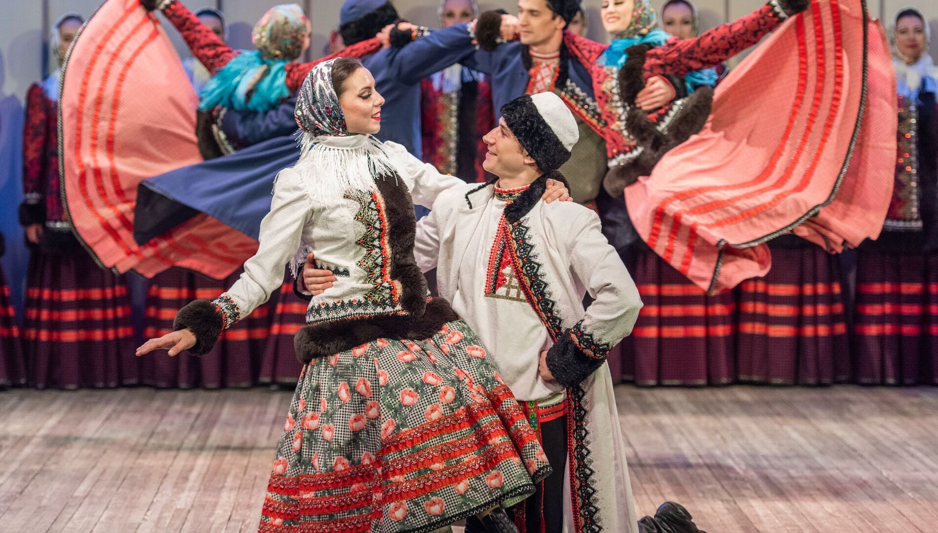 К 100-летию Республики Коми.
Государственный ансамбль
песни и танца Республики Коми
имени В. П. Морозова «Асъя кыа»
(«Утренняя заря»)