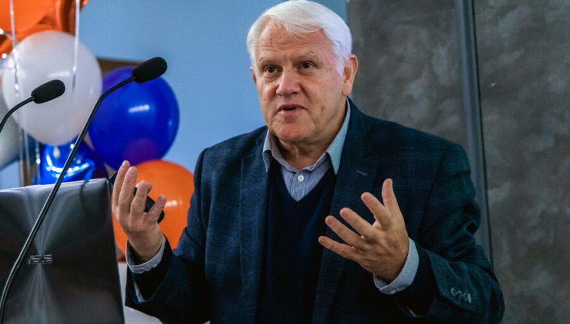 «Прямая речь» представляет:
«Человек слушающий».
Дискуссия трёх ведущих
российских экспертов