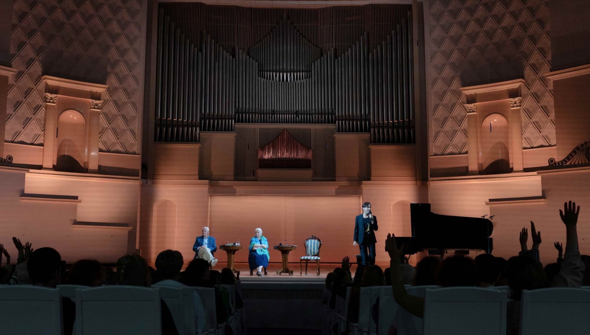 «Прямая речь» представляет:
«Музыка и речь».
Дискуссия трёх ведущих
российских экспертов