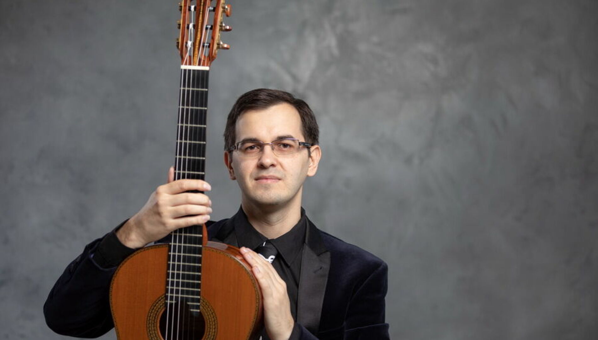 Булат Окуджава:
«Надежды маленький оркестрик»
(посвящение Белле Ахмадулиной)