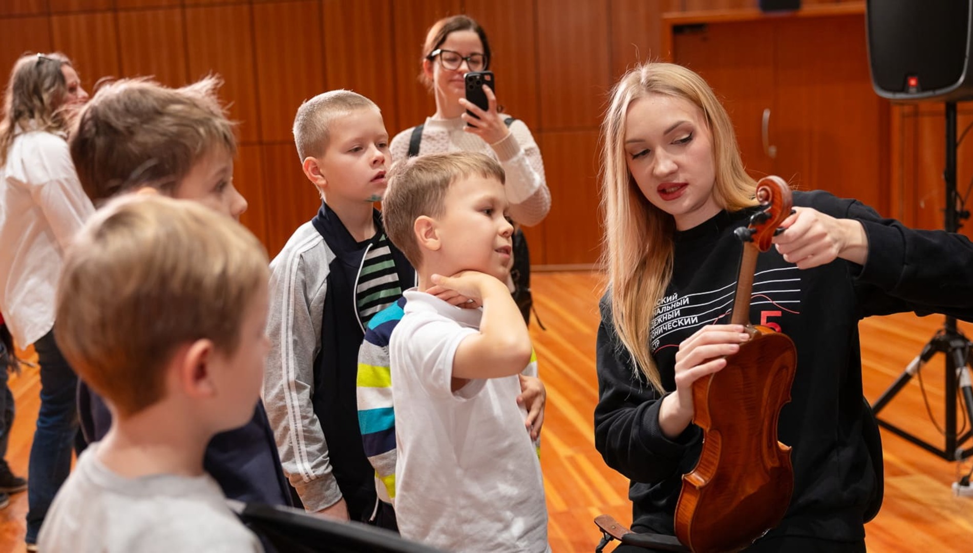 В гости к оркестру. Струнные
Встреча с солистами оркестра 