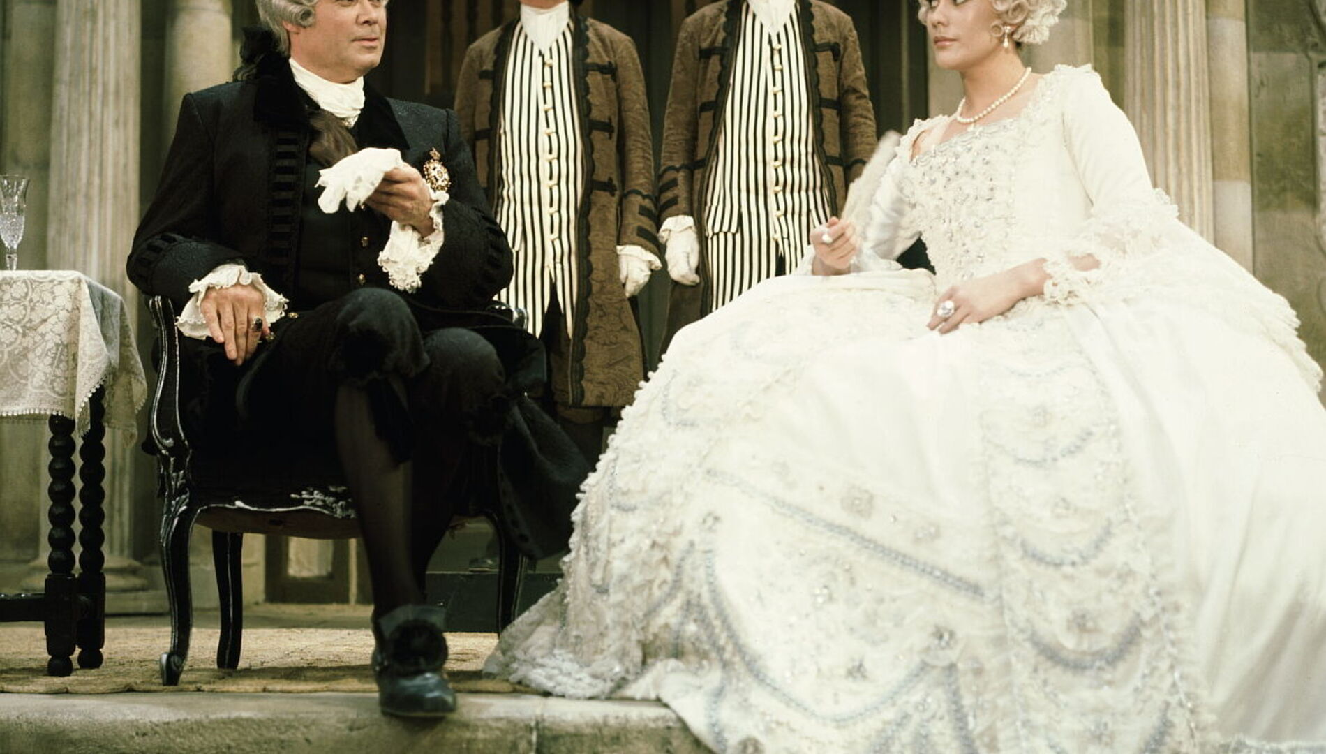 Мирелла Френи, Дитрих Фишер-Дискау
и Кири Те Канава  в фильме-опере
Вольфганга Амадея Моцарта «Свадьба Фигаро»