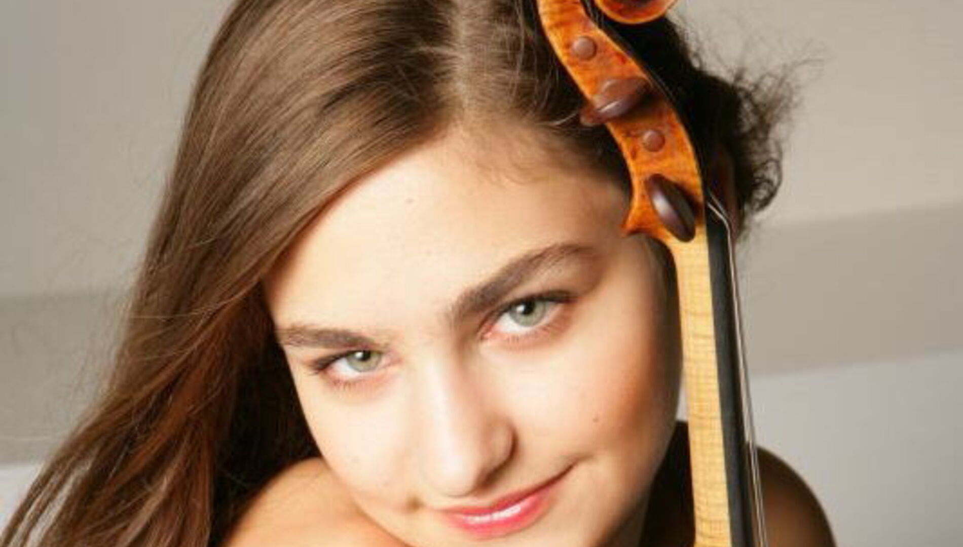 НФОР и Александра Сумм
(скрипка, Франция)