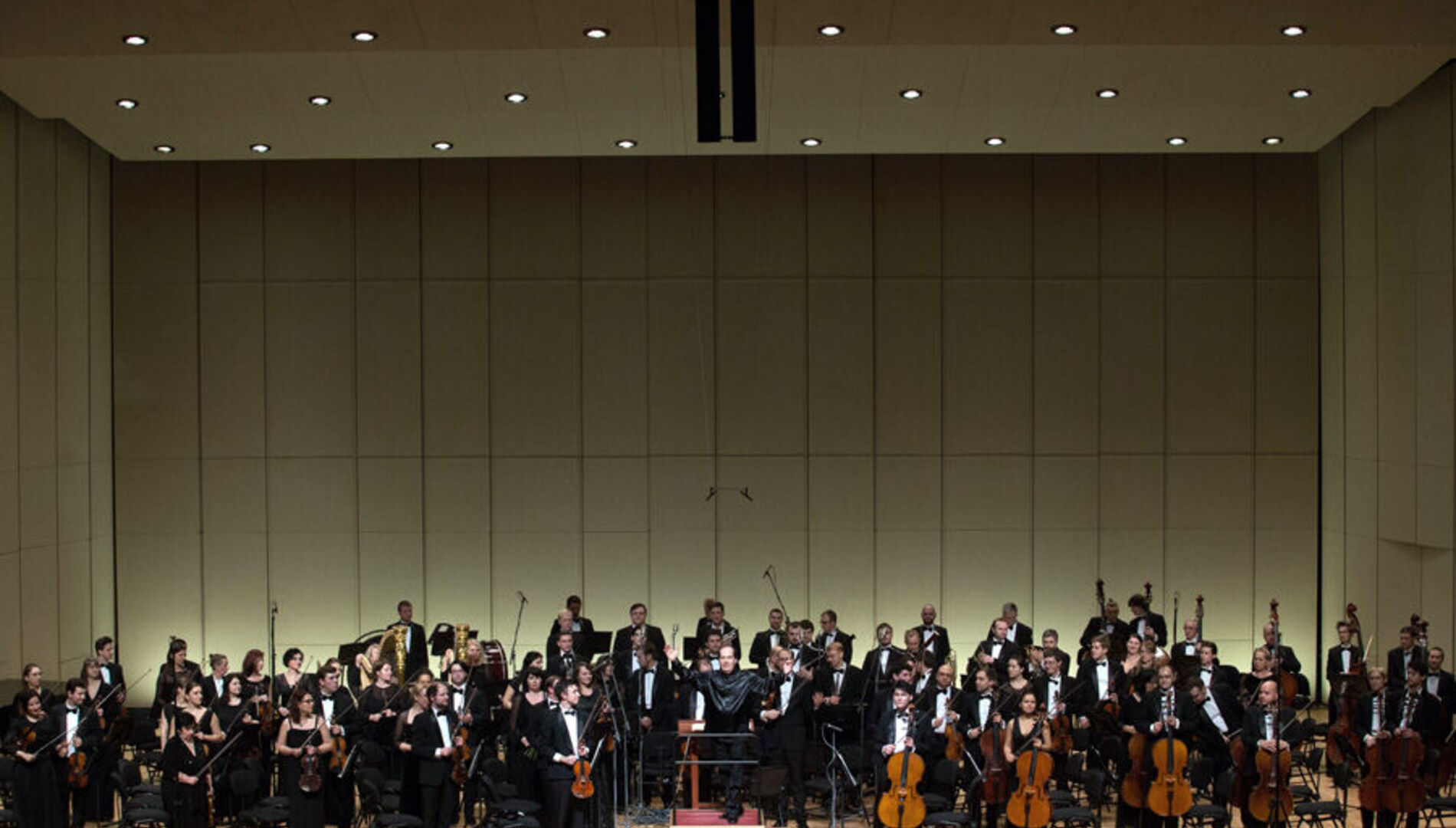 Фестиваль искусств «Русская зима».
 Московский государственный
академический симфонический
оркестр под управлением Павла Когана,
Эдуард Топчян