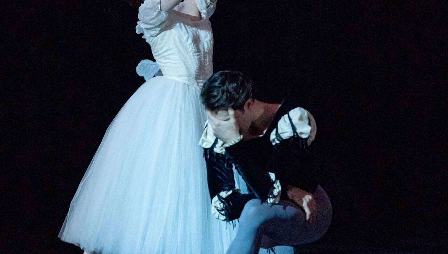 Доротея Жильбер и Матье Ганьо
в балете Адольфа Адана «Жизель»