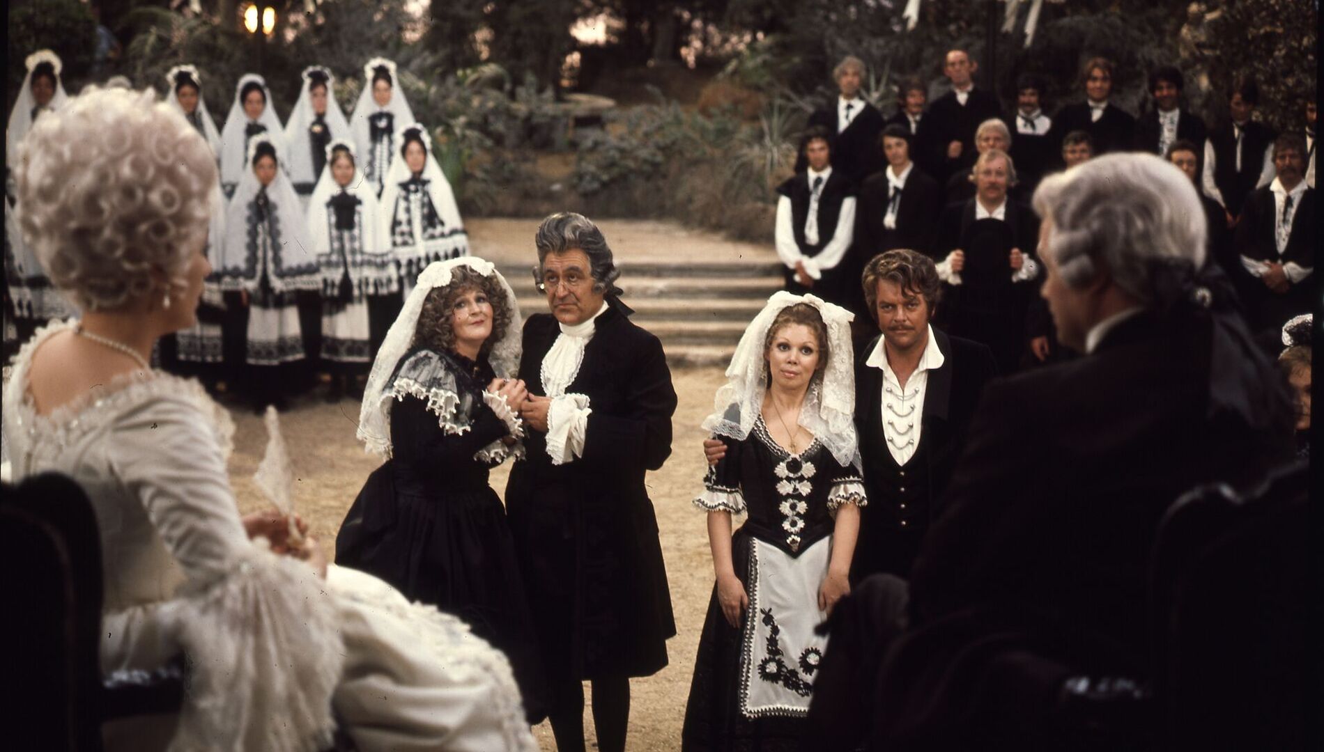 Мирелла Френи, Дитрих Фишер-Дискау
и Кири Те Канава  в фильме-опере
Вольфганга Амадея Моцарта «Свадьба Фигаро»