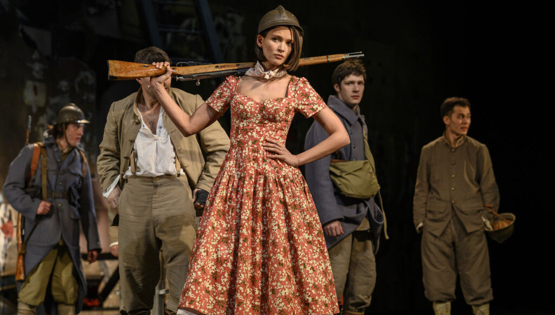 «Золотая Маска» в кино.
Юрий Чурсин, Паулина Андреева
и Игорь Золотовицкий в пьесе
Э. Ростана «Сирано де Бержерак»