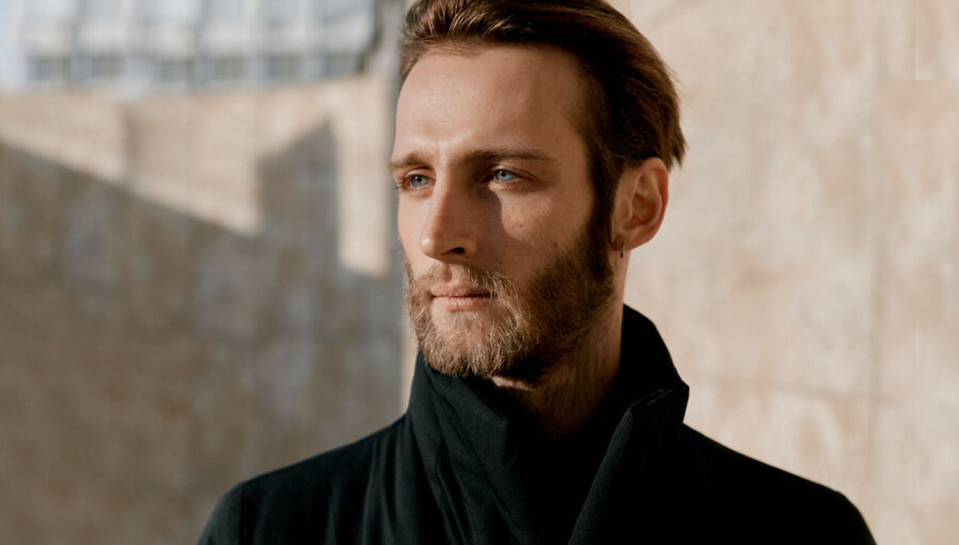 Булат Окуджава:
«Надежды маленький оркестрик»
(посвящение Белле Ахмадулиной)