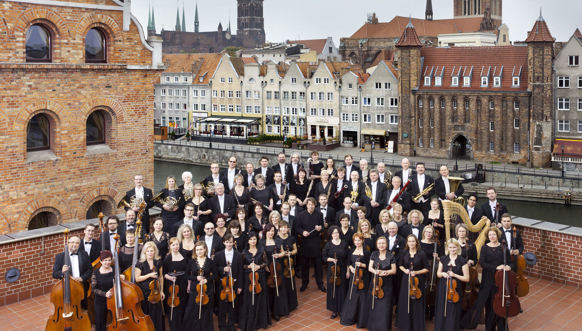 Лауреаты Международного конкурса
пианистов имени Ф. Шопена
в Варшаве 
Лукас Генюшас (2010, II премия),
Дмитрий Шишкин (2015,VI премия)