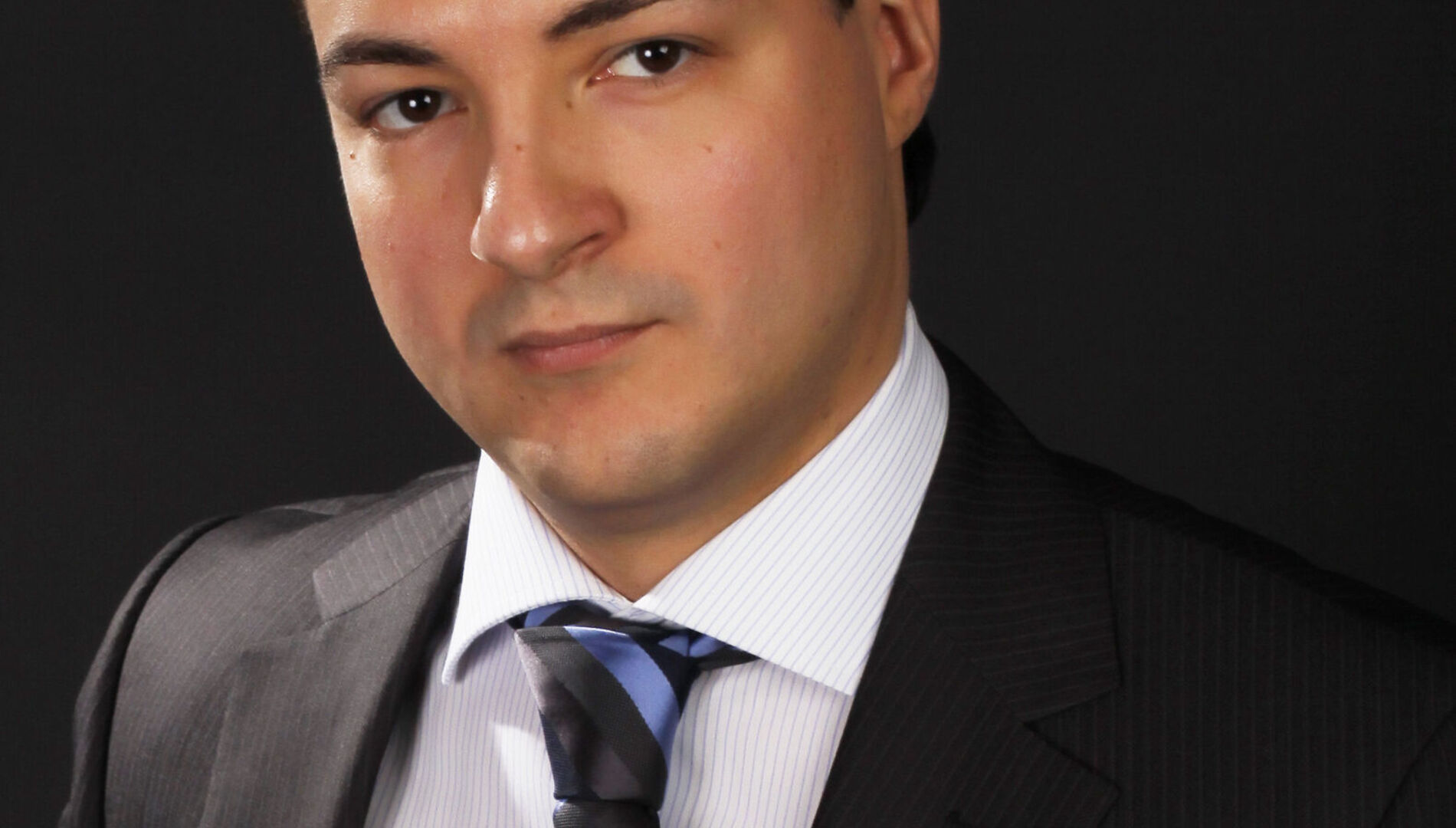 Цикл просветительских концертов
«Владимир Юровский дирижирует
и рассказывает».
Истории с оркестром. Похитители огня