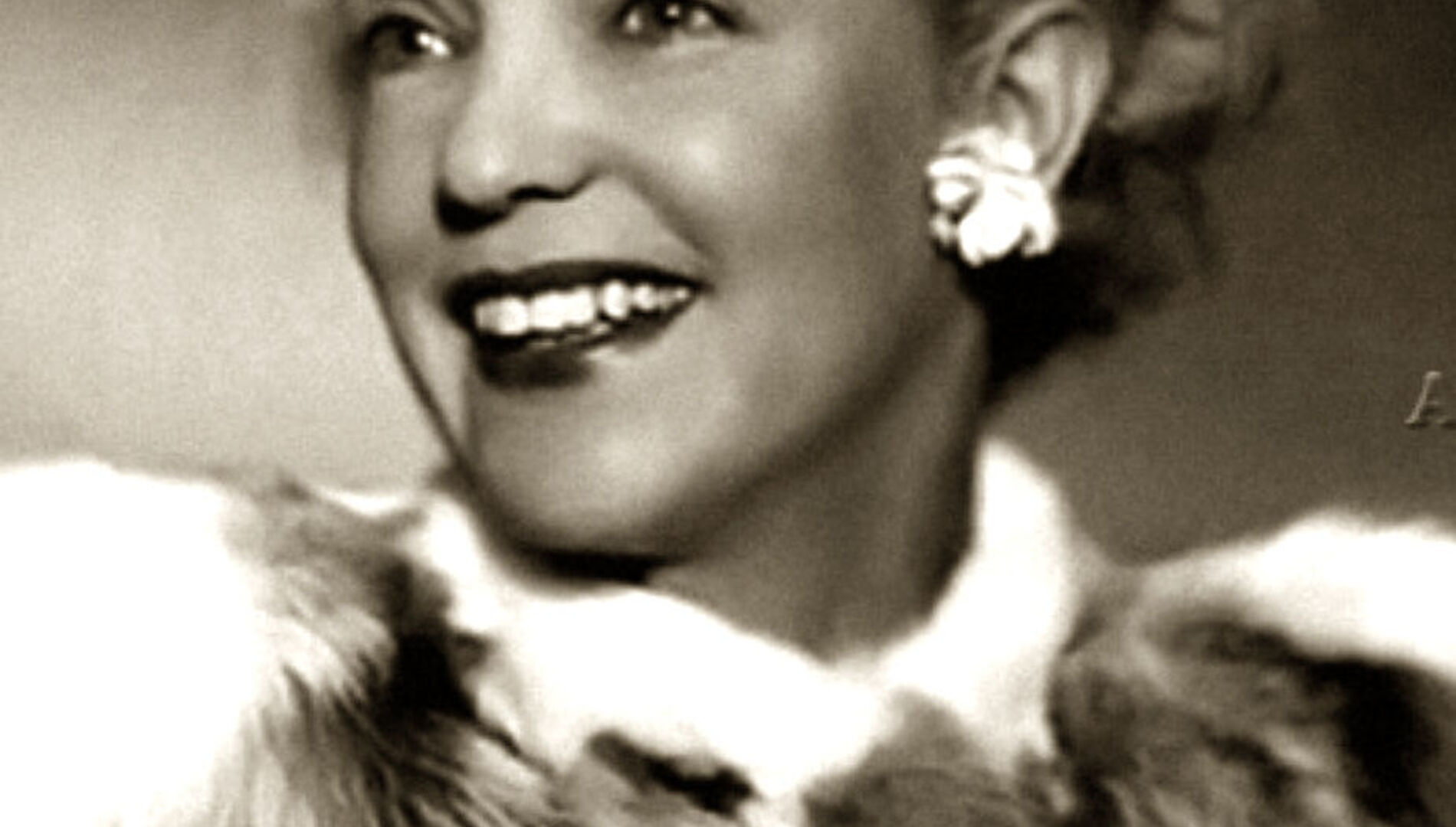 Портреты – воспоминания
о знаменитых актрисах
кинематографа советской эпохи.
Марина Ладынина.
Лидия Смирнова.
Валентина Серова