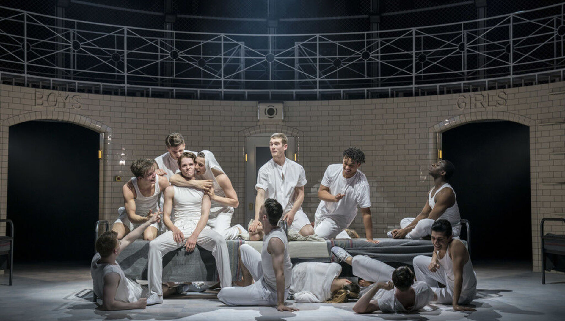 Мэтью Борн: Ромео и Джульетта.
Танцевальный спектакль на музыку
Сергея Прокофьева