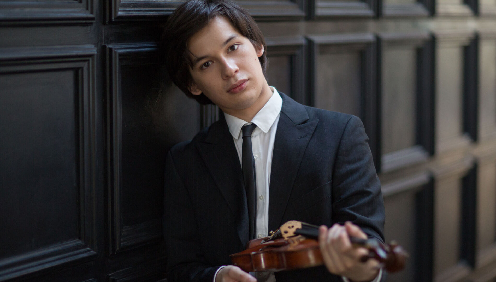 Айлен Притчин (скрипка), 
Юрий Фаворин (фортепиано)