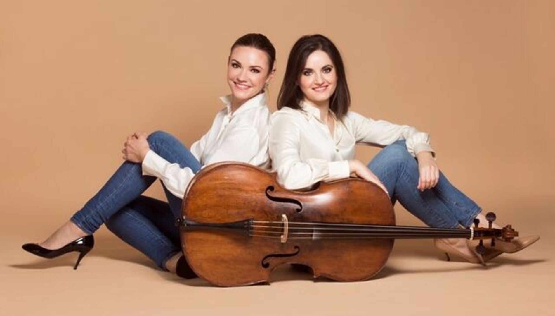 Встречи при свечах 
Звучат подлинные рояли XIX века.
Рояль Erard, Париж (1837)