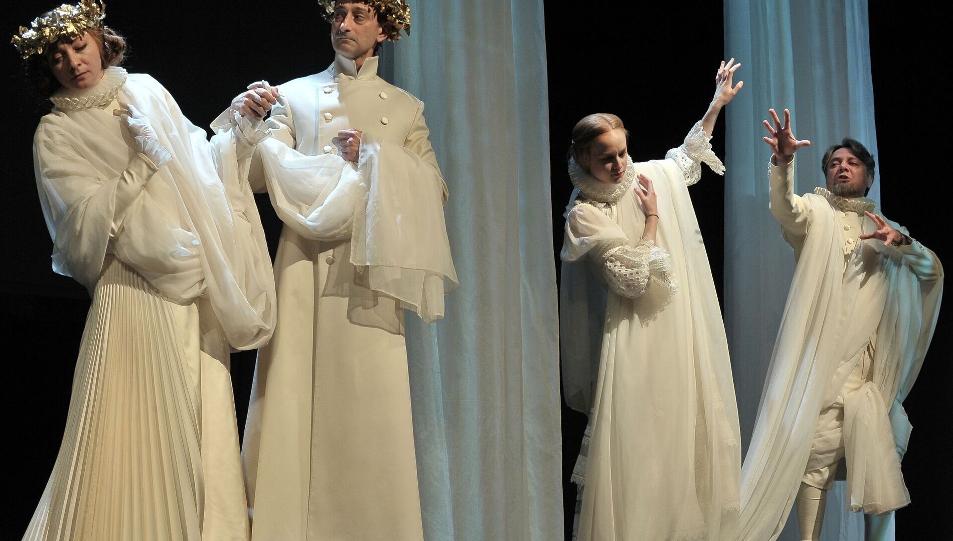 Золотая маска в кино.
Уильям Шекспир «Сон в летнюю ночь».
Театр «Мастерская Петра Фоменко»