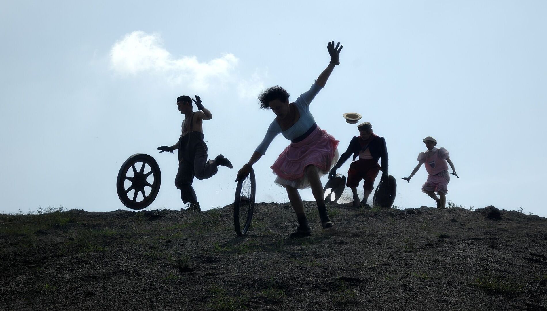 Иржи Килиан: Ироничные танцы.
Музыка Моцарта, Бизе
Хореографические миниатюры