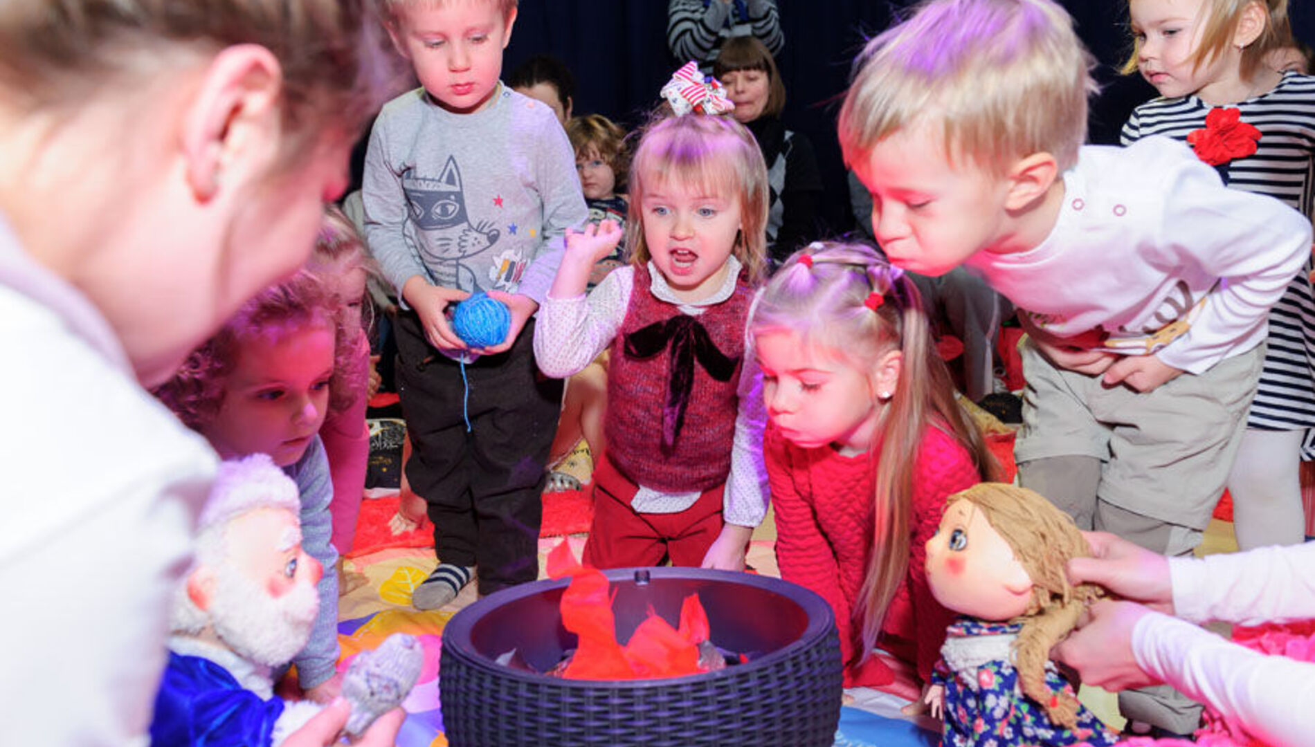 Двенадцать месяцев
Фестиваль новогодних каникул «Ёлка»