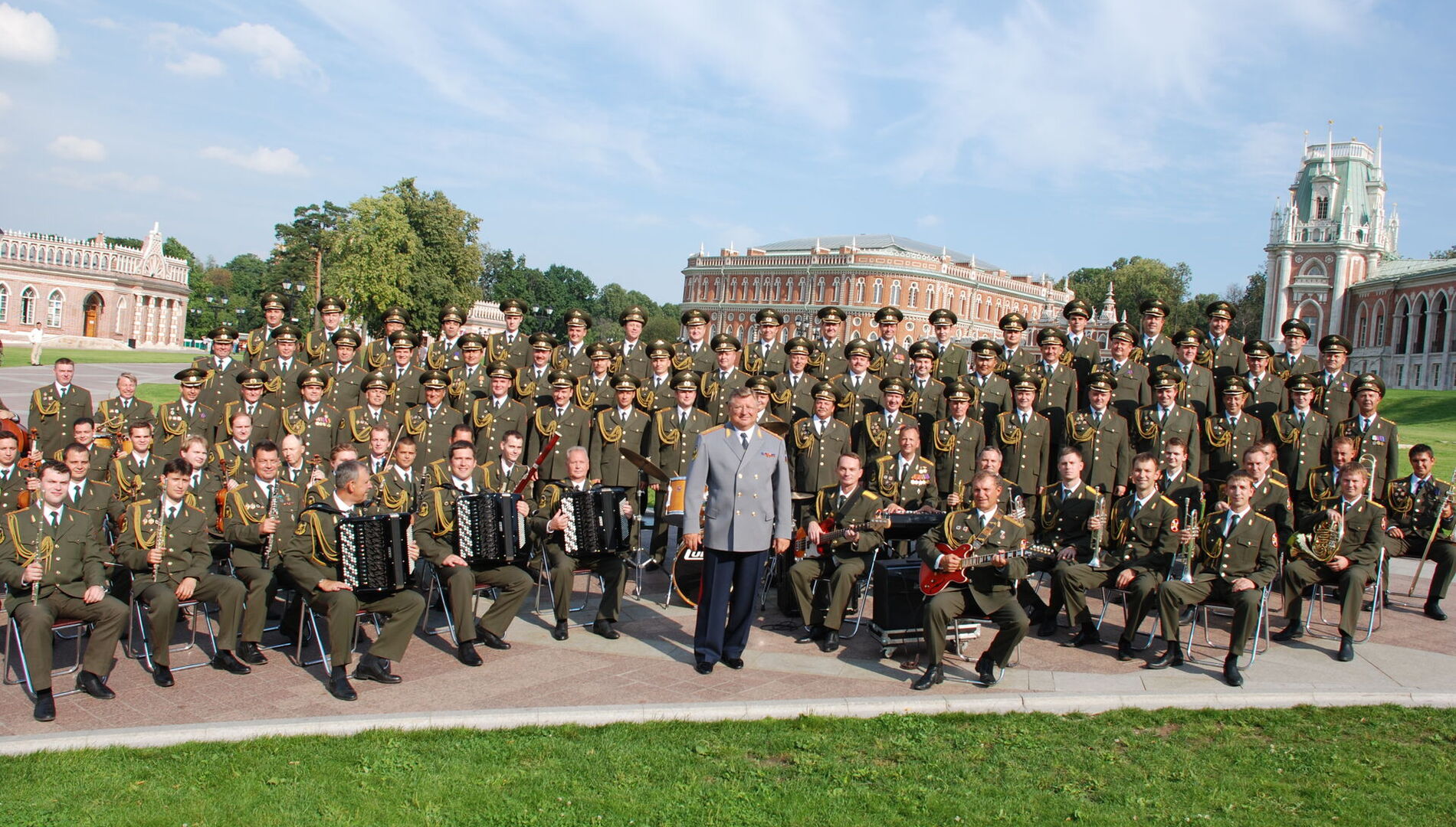 Академический ансамбль песни и пляски
войск национальной гвардии
Российской Федерации