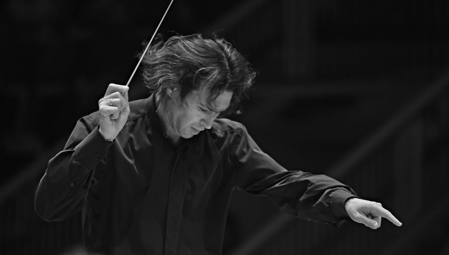 Памяти Геннадия Рождественского.
Госоркестр России
имени Е. Ф. Светланова.
Дирижирует и рассказывает
Владимир Юровский