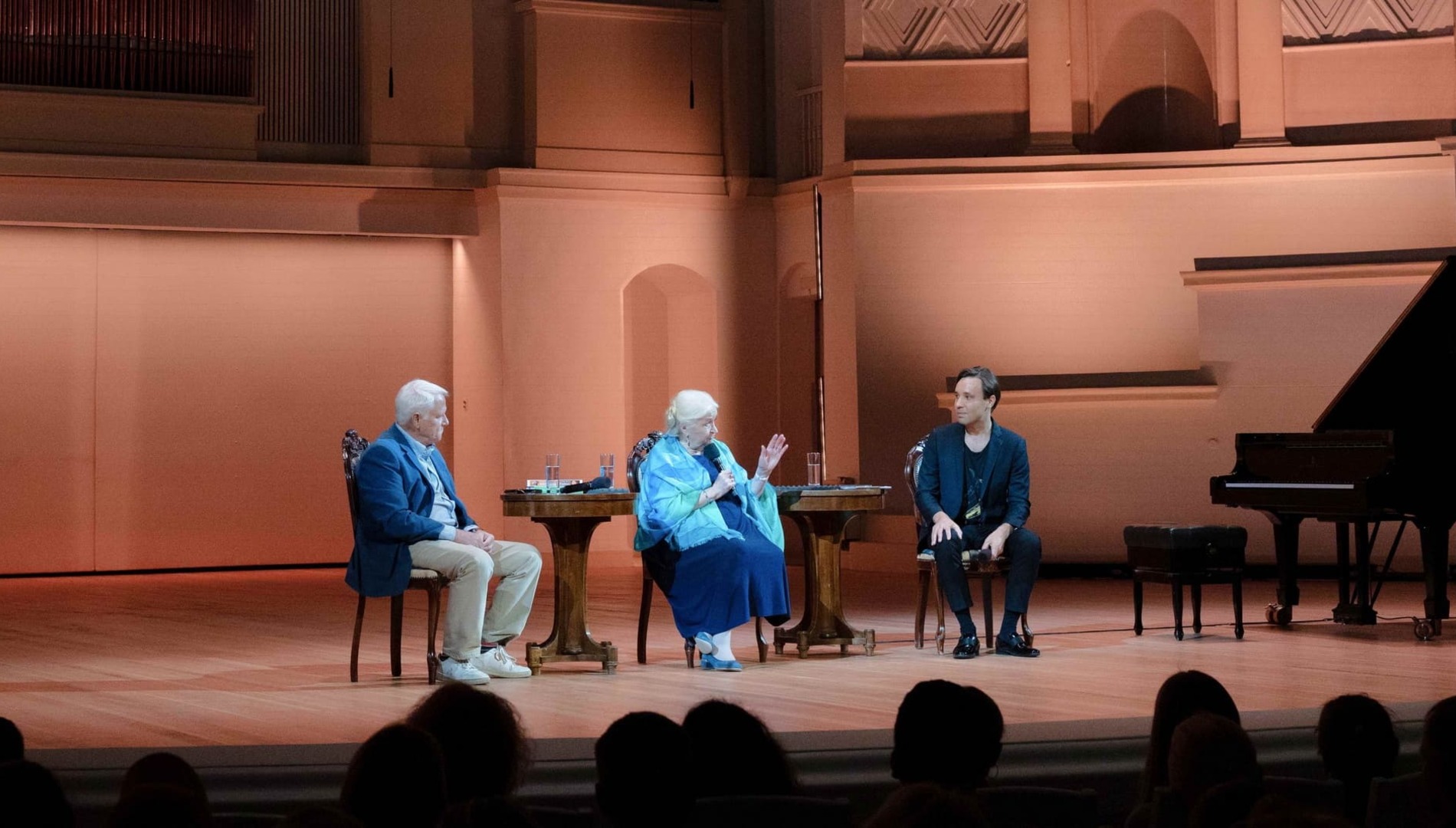 «Прямая речь» представляет:
«Музыка и речь».
Дискуссия трёх ведущих
российских экспертов