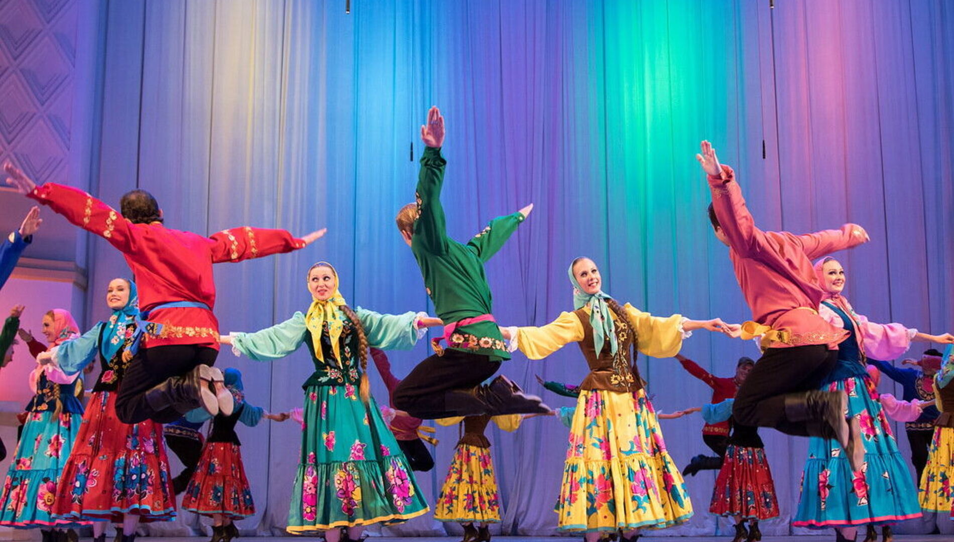 Государственный академический
хореографический ансамбль «Берёзка»
имени Н. С. Надеждиной