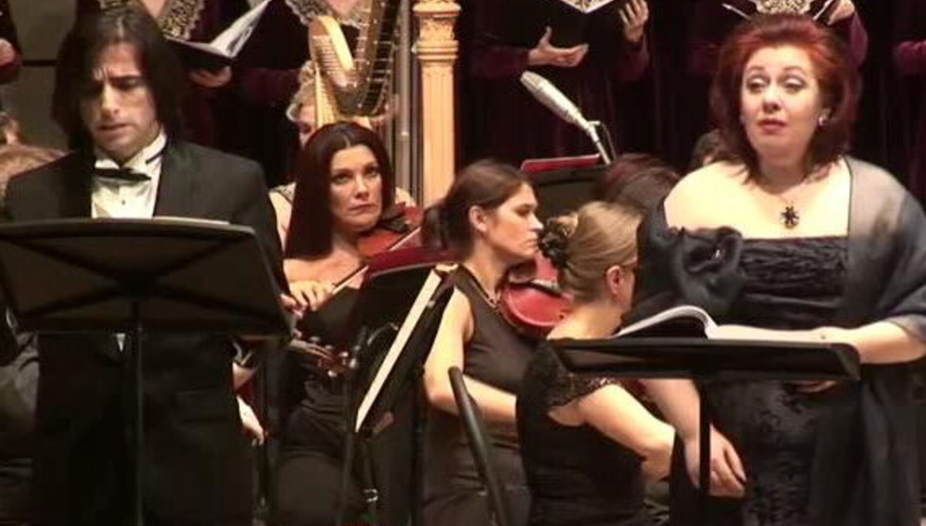 «Новая Россия», хор имени А.В. Свешникова, Джулиан Рейнольдс (США). 
 Г. Доницетти: «Мария Стюарт», 
опера в концертном исполнении