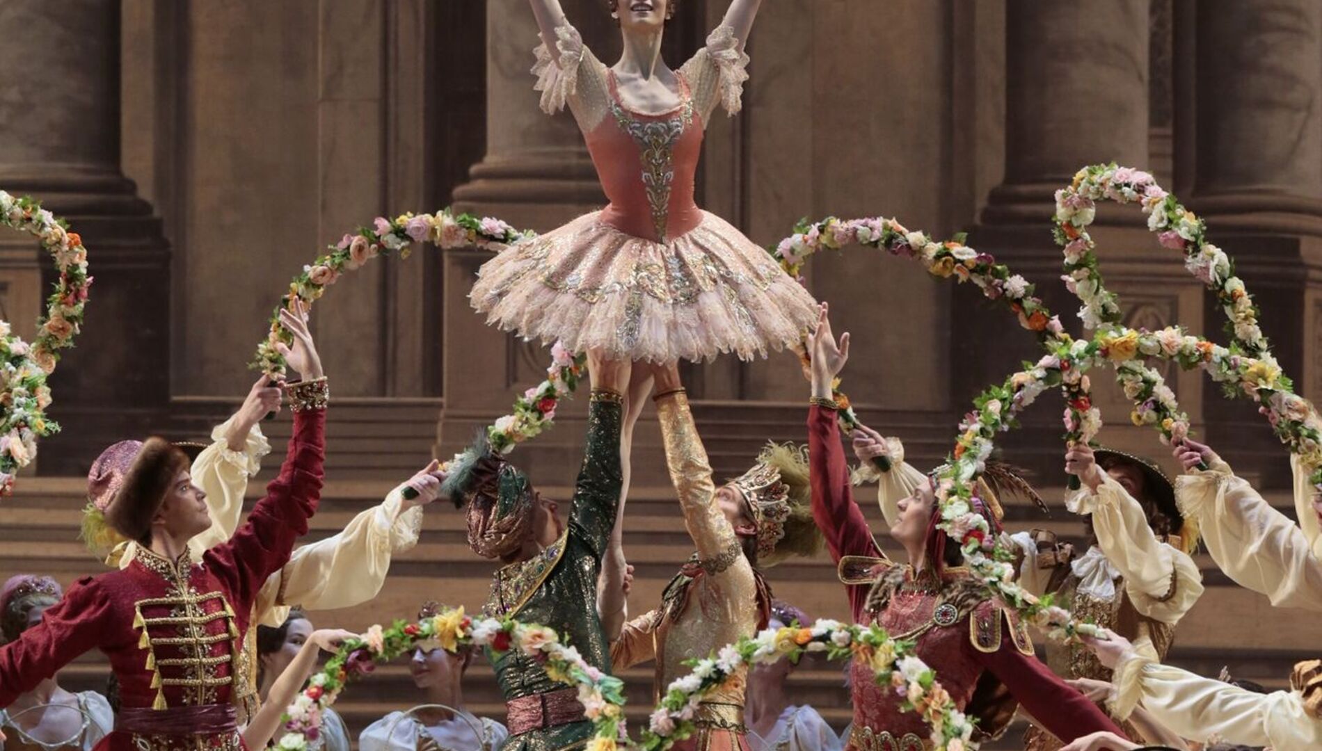 Ольга Смирнова и Семён Чудин
в балете Петра Ильича Чайковского
«Спящая красавица»