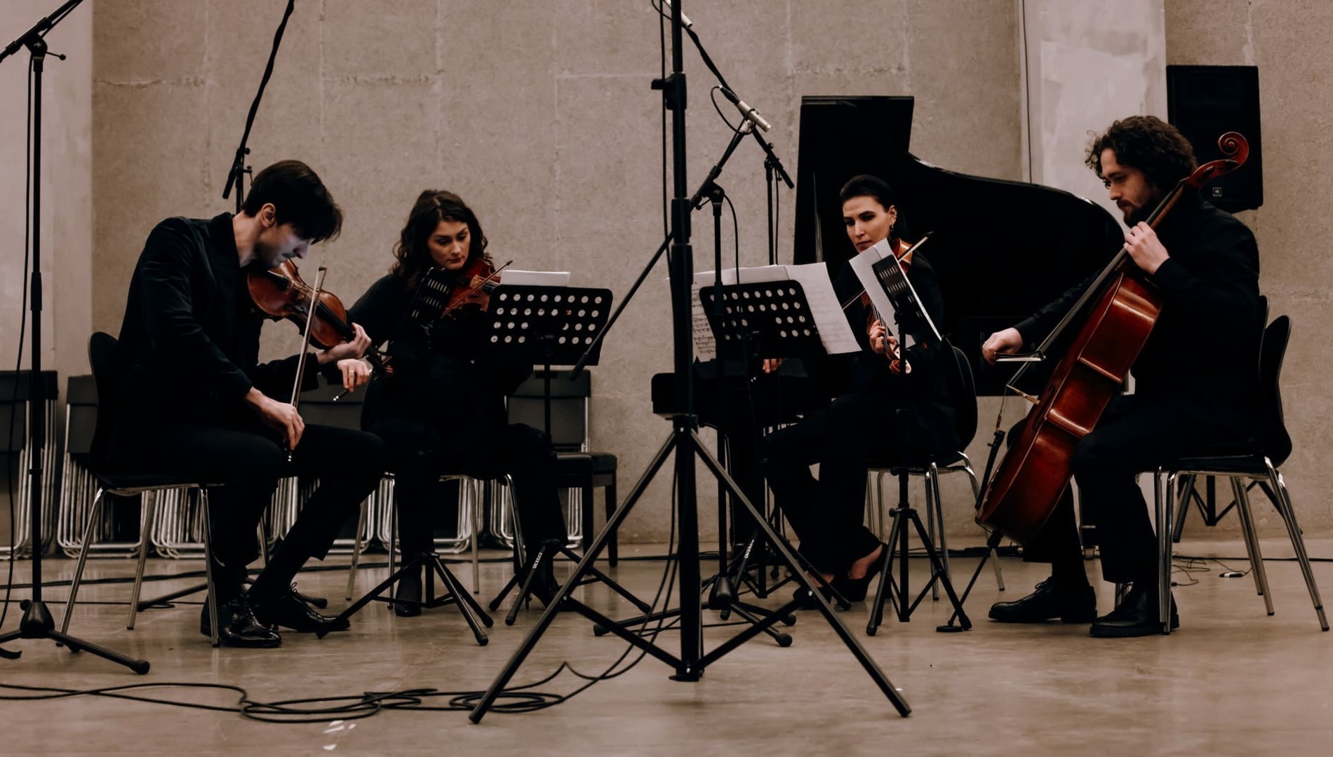 Ансамбль im Spiegel