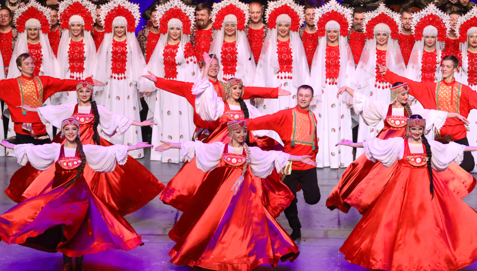 80 лет коллективу.
Государственный академический
Сибирский русский народный хор