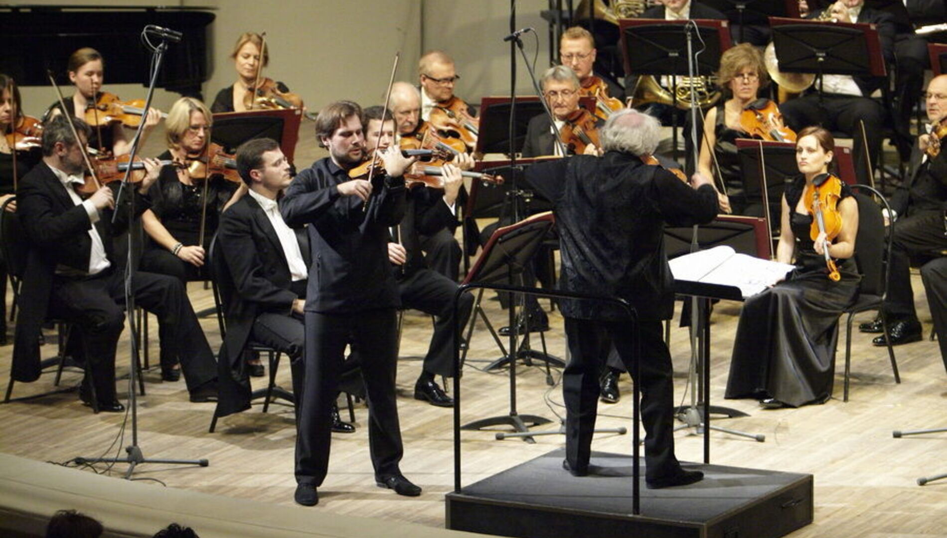 Оркестр Sinfonia Varsovia (Польша),
Российский роговой оркестр, 
Ежи Максимюк (Польша)