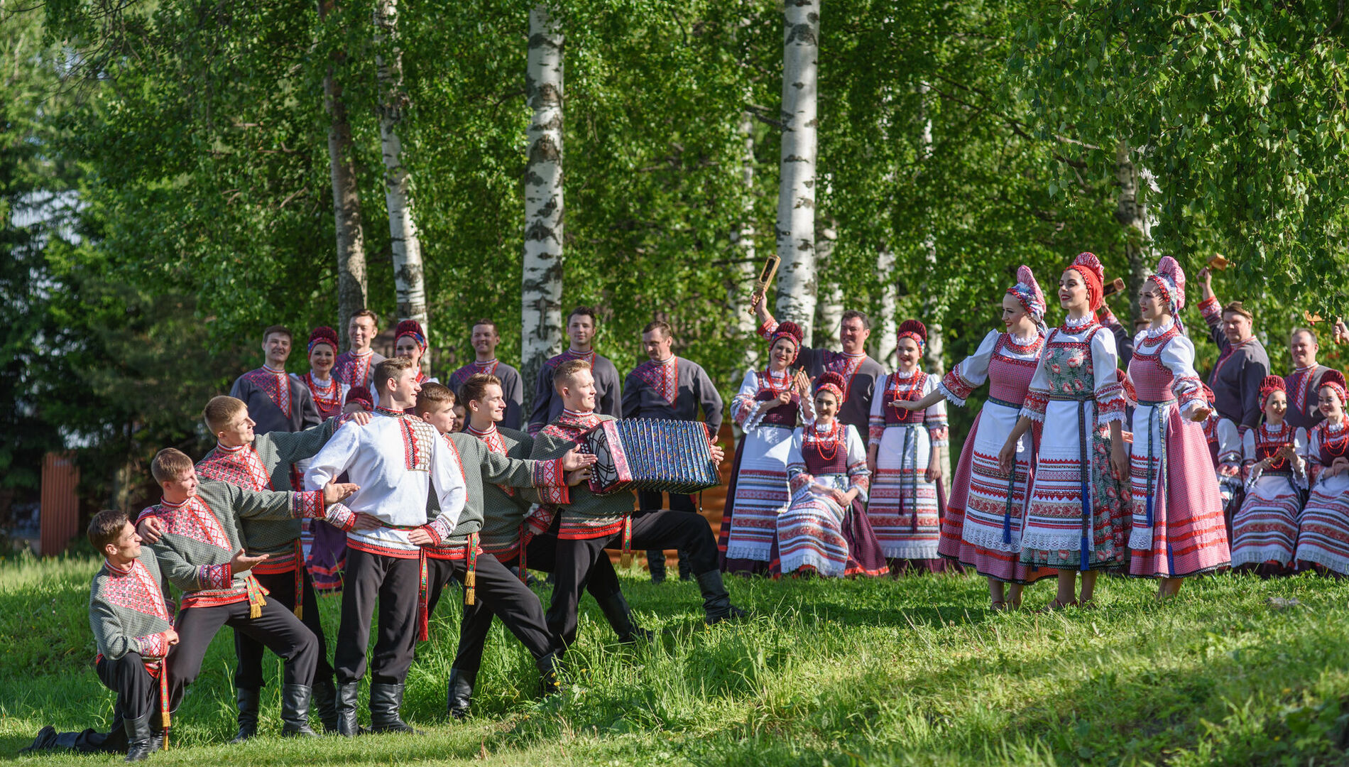 К 100-летию Республики Коми.
Государственный ансамбль
песни и танца Республики Коми
имени В. П. Морозова «Асъя кыа»
(«Утренняя заря»)