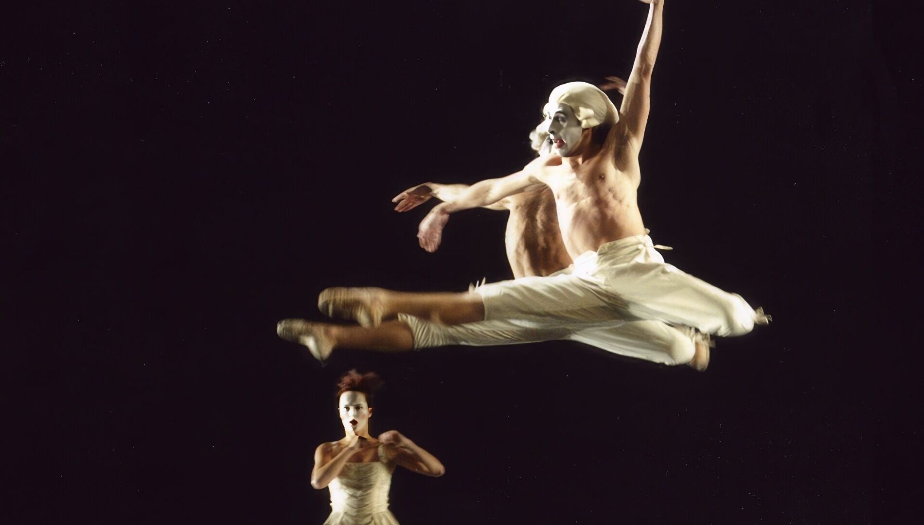 Иржи Килиан: Ироничные танцы.
Музыка Моцарта, Бизе
Хореографические миниатюры