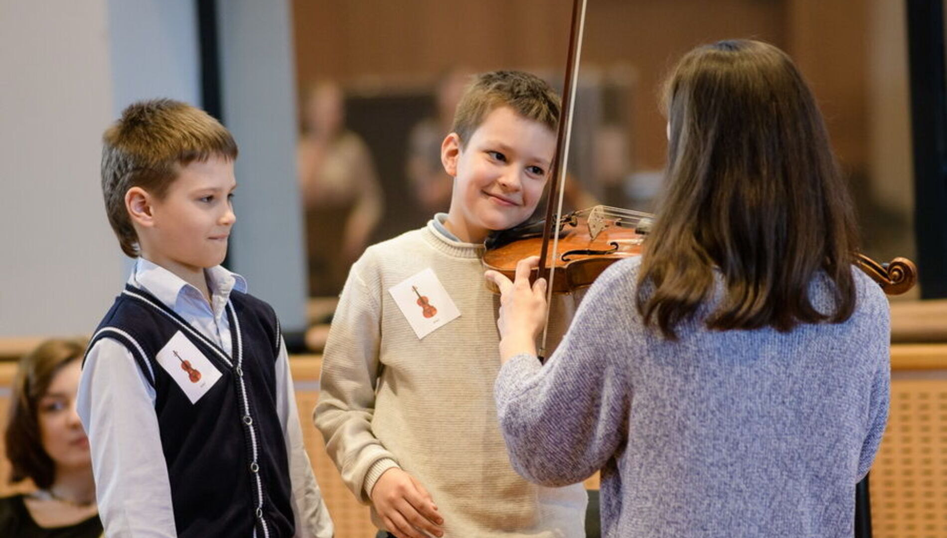 В гости к оркестру.
Струнные
