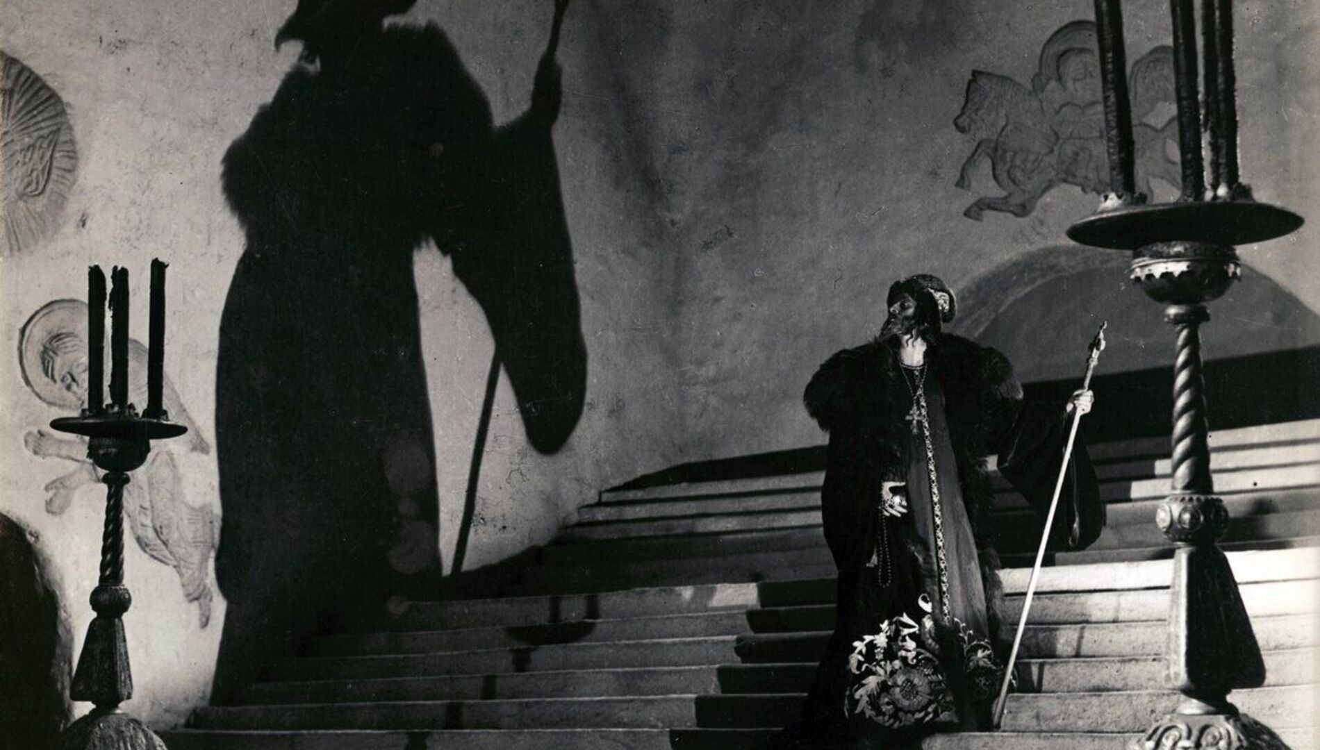 Журнал «Искусство кино» представляет: 
«Иван Грозный» 
Фильм Сергея Эйзенштейна 
Эпизод первый