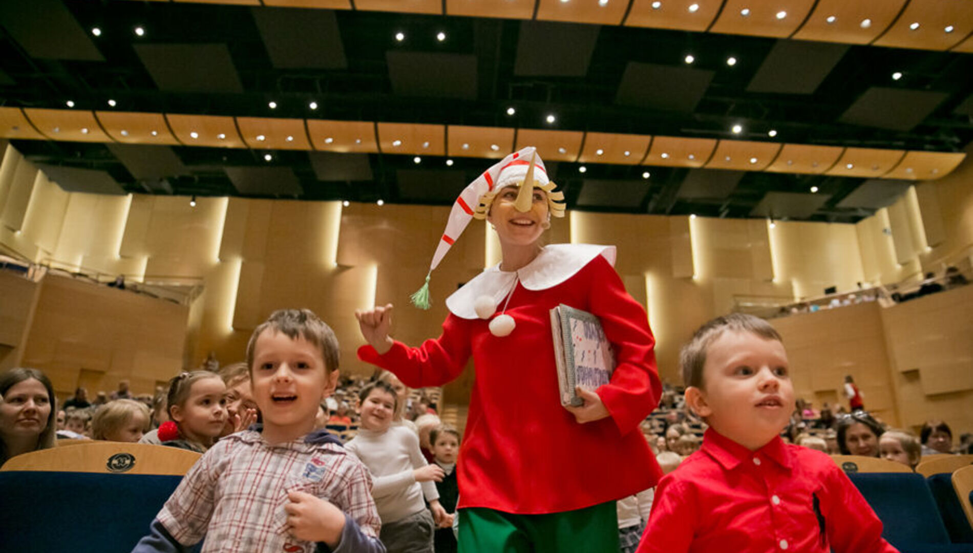 Что такое музыка? 
Песня, танец, марш